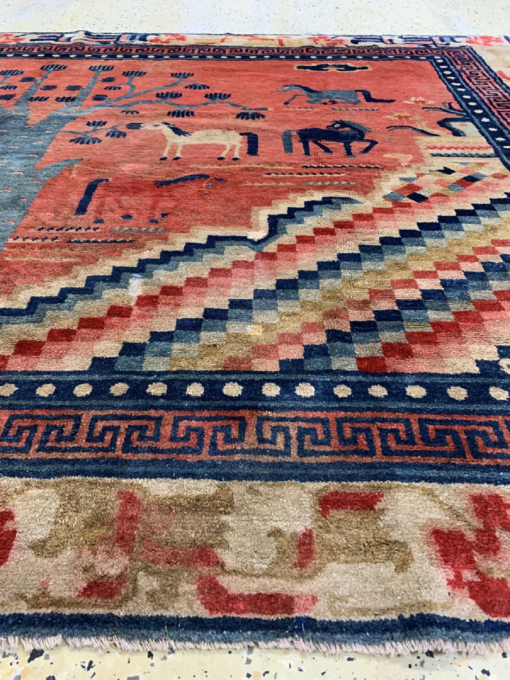 Detail f: Antiker Peking, China, 19.Jhd, Wolle auf Baumwolle, ca. 260 x 170 cm, Mottenfraß, EHZ: 2, gereinigt