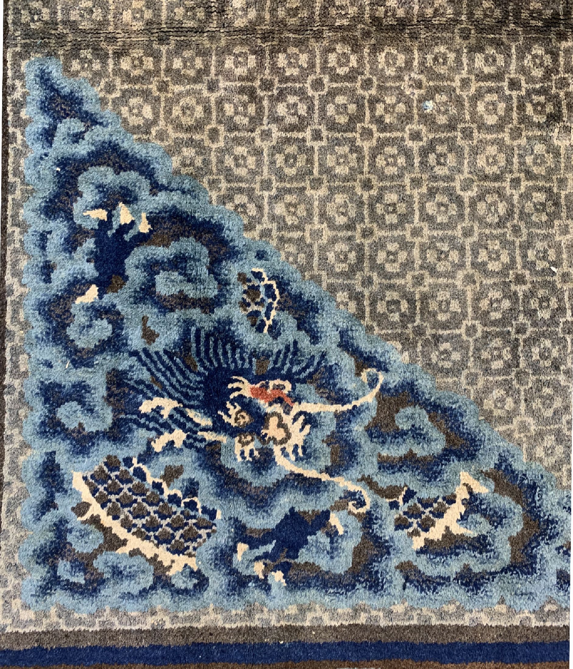 Detail c: Antiker"Drachen-Teppich", China, um 1900, Wolle auf Baumwolle, ca. 255 x 182 cm, EHZ: 3-4