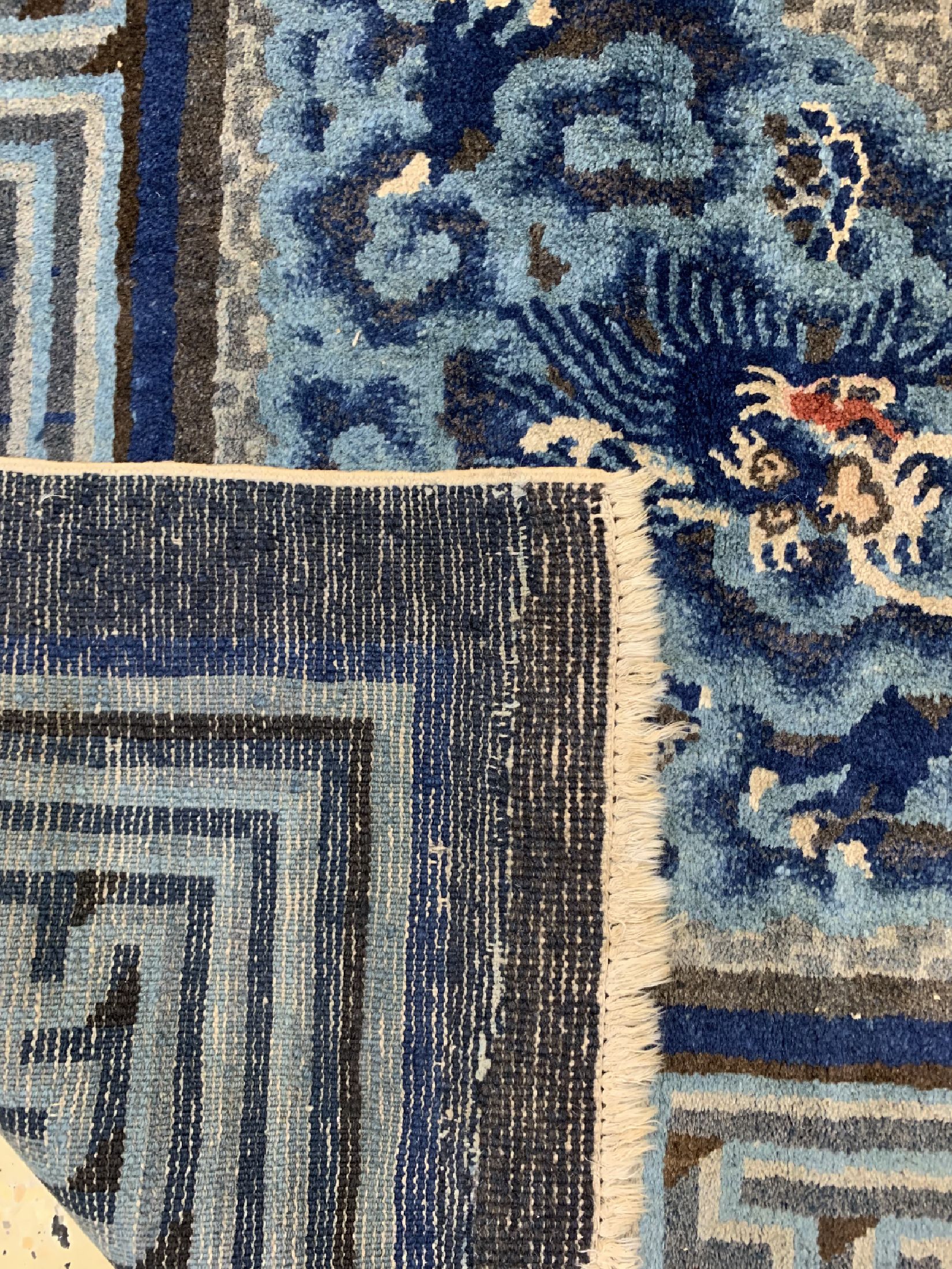 Detail e: Antiker"Drachen-Teppich", China, um 1900, Wolle auf Baumwolle, ca. 255 x 182 cm, EHZ: 3-4