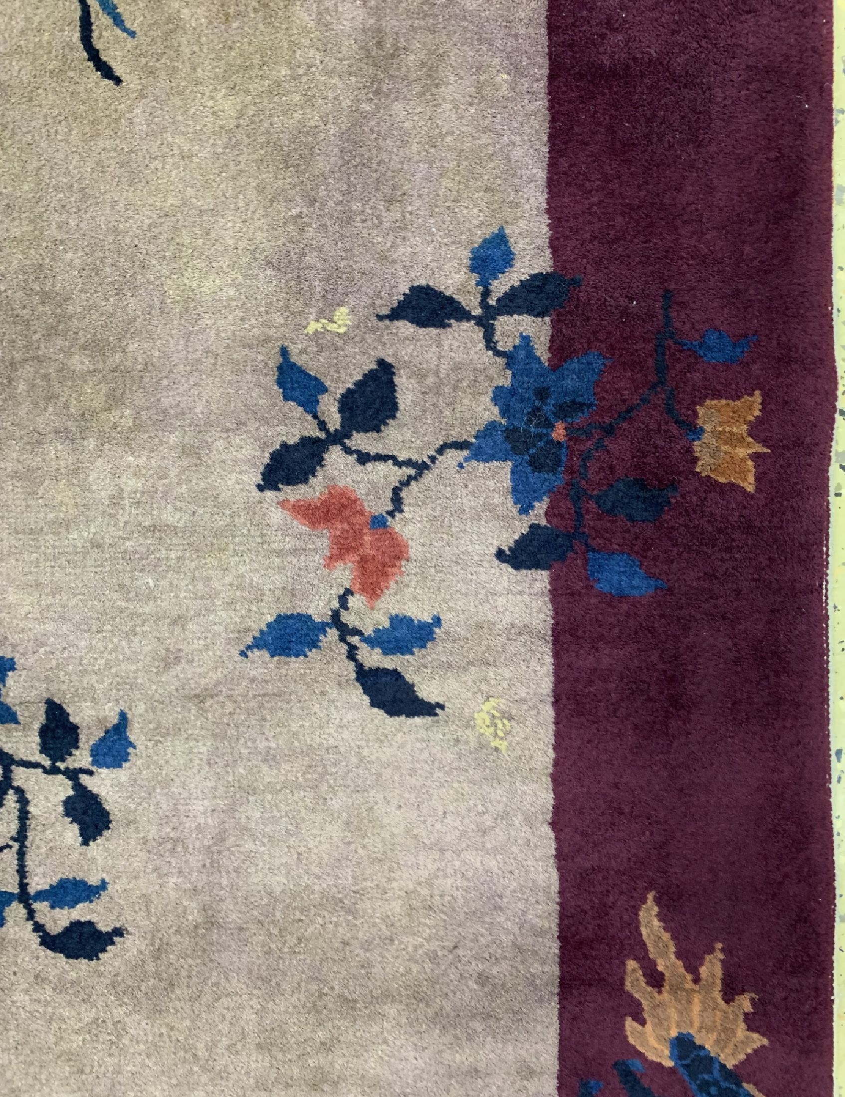 Detail c: Peking antik, China, um 1900, Wolle auf Baumwolle, ca. 144 x 80 cm, kleine MottenfrassStelle, EHZ: 2(Restauriert)