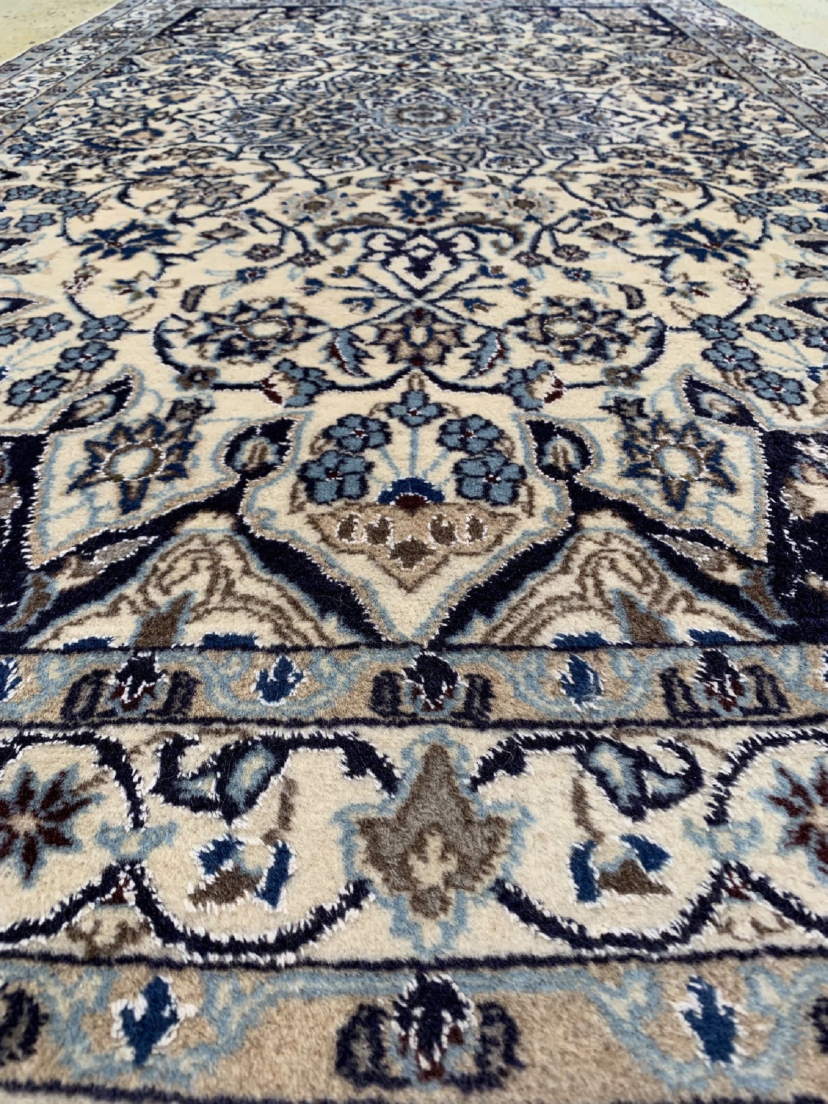 Detail c: Nain, Persien, ca. 40 Jahre, Wolle auf Baumwolle, ca. 200 x 122 cm, EHZ: 2