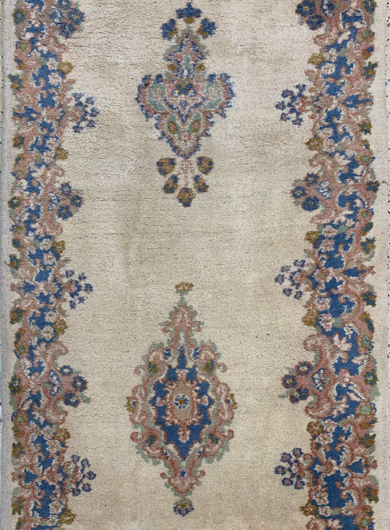 Detail c: Kerman"Galerie", Persien, um 1960, Wolle auf Baumwolle, ca. 610 x 82 cm, EHZ: 1-2