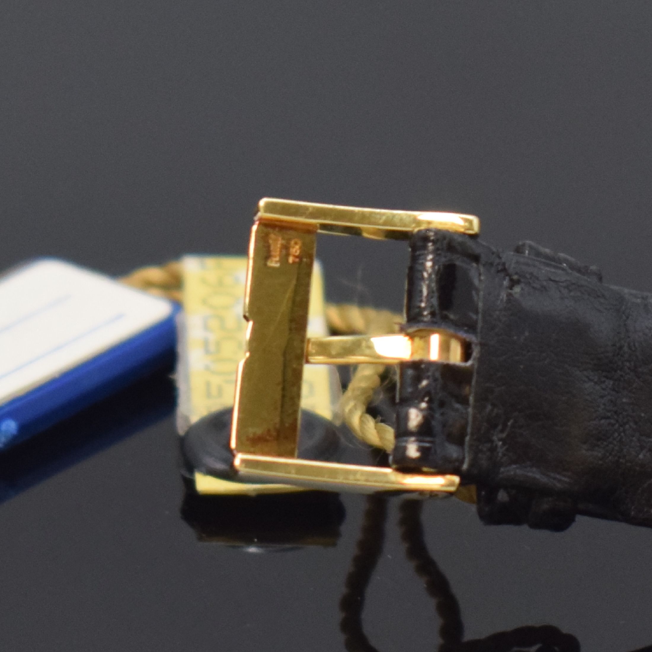 Detail d: PIAGET Polo Armbanduhr in GG 750/000 Referenz 7673, Schweiz um 1990, orig. Lederband m. orig. GG 750/000 Dornschl., Boden 4-fach verschr., quarz, ...