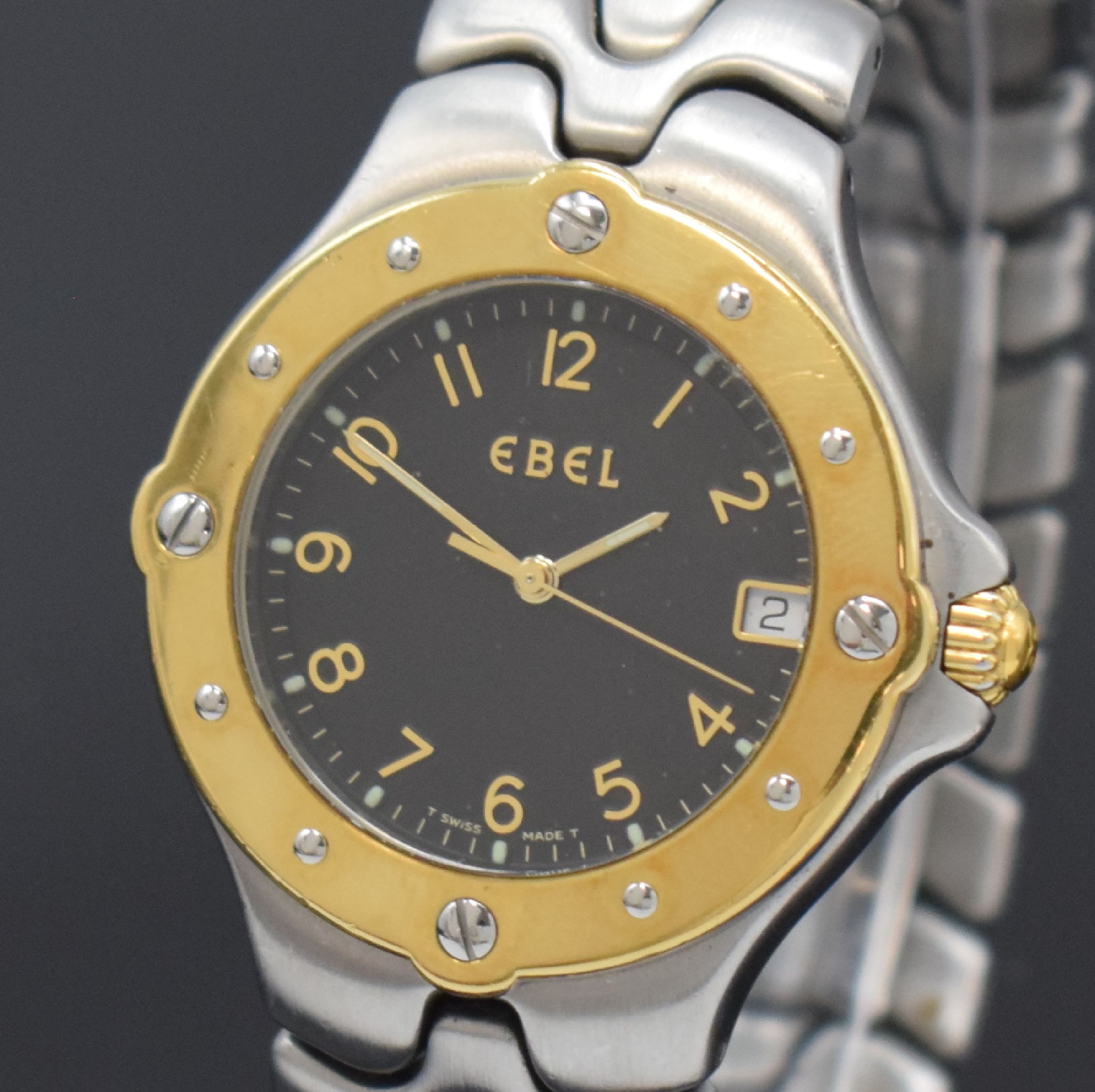 Detail a: EBEL Herrenarmbanduhr Model Sportwave Referenz 6187631, Schweiz um 2005, quarz, Edelstahl/Gold komb. inkl. Gliederband m. dopp. Faltschl., Boden ...