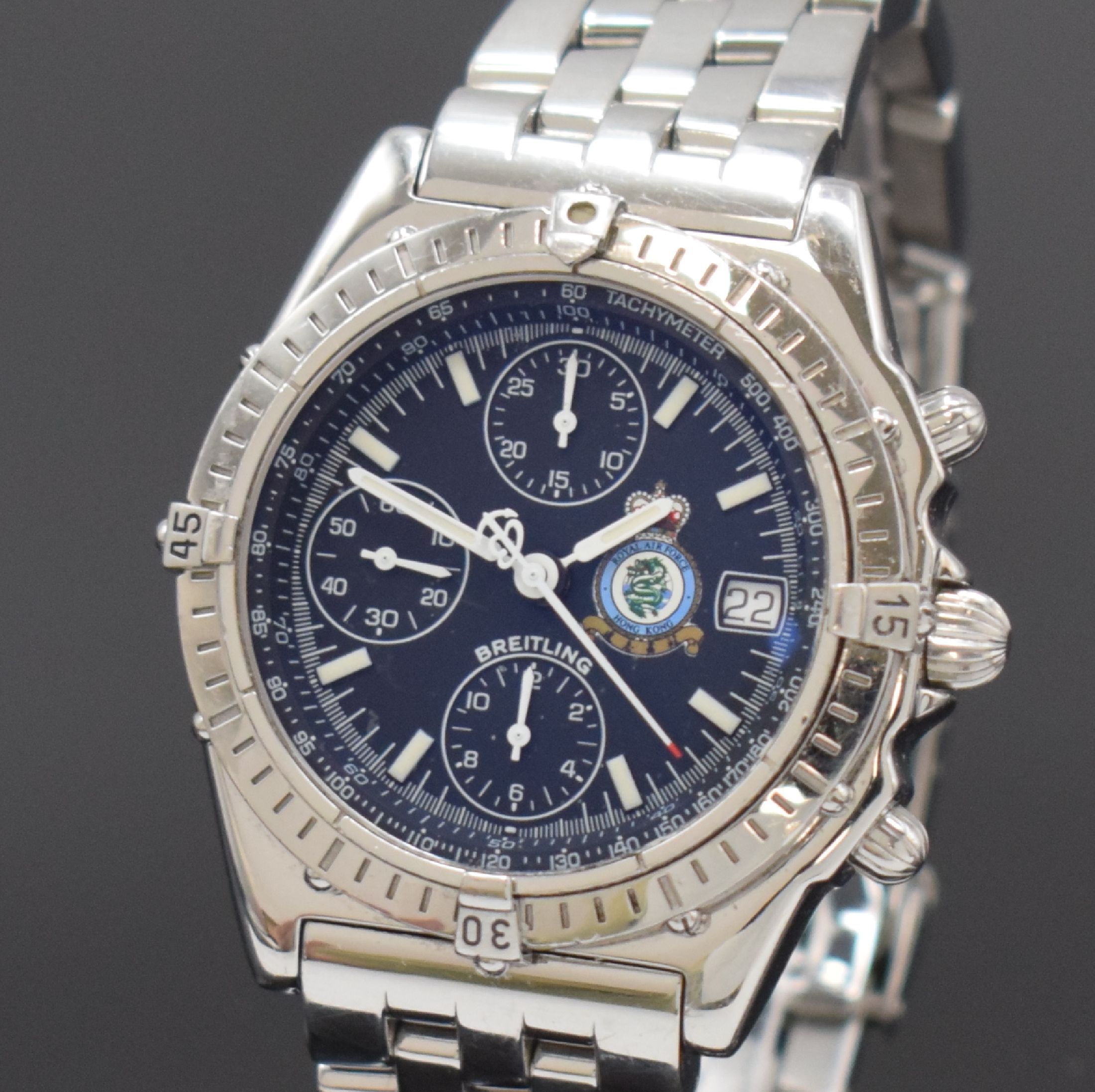 Detail a: BREITLING Chronomat RAF Hong Kong auf 1997 Stück limitierter Armbandchronograph Referenz A13050.1, Schweiz um 1997, Automatik, Edelstahlgeh. inkl. ...