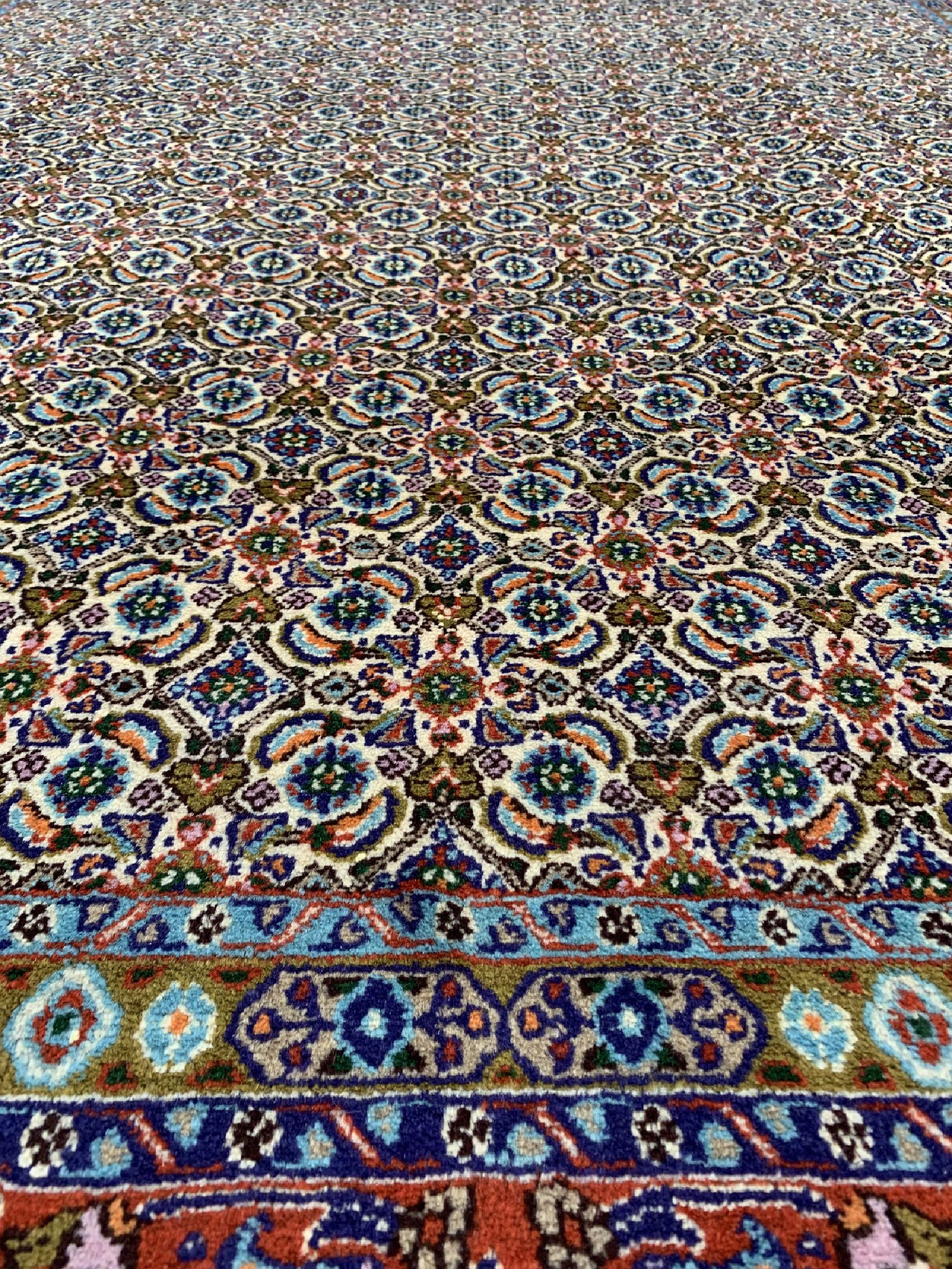 Detail c: Mud, Persien, ca. 40 Jahre, Wolle auf Baumwolle, ca. 295 x 201 cm, EHZ: 1-2