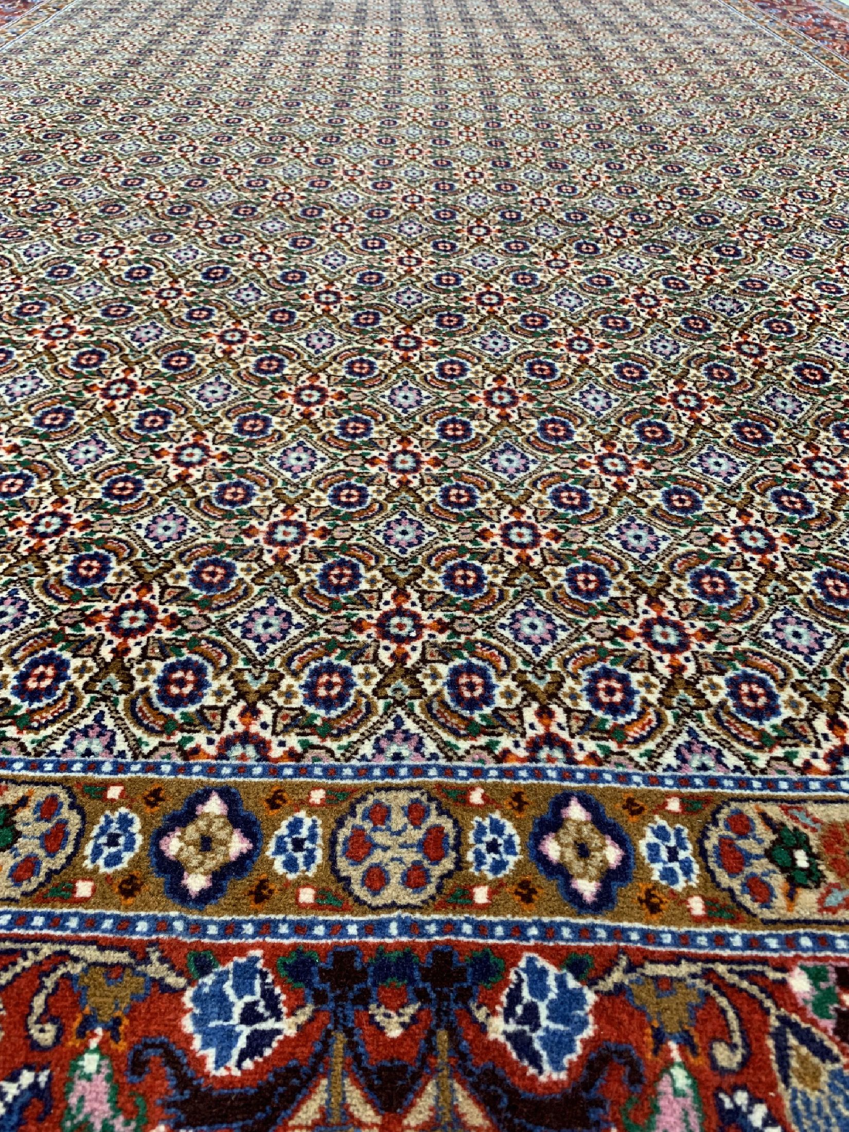 Detail c: Mud, Persien, ca. 40 Jahre, Wolle auf Baumwolle, ca. 290 x 195 cm, EHZ: 1-2