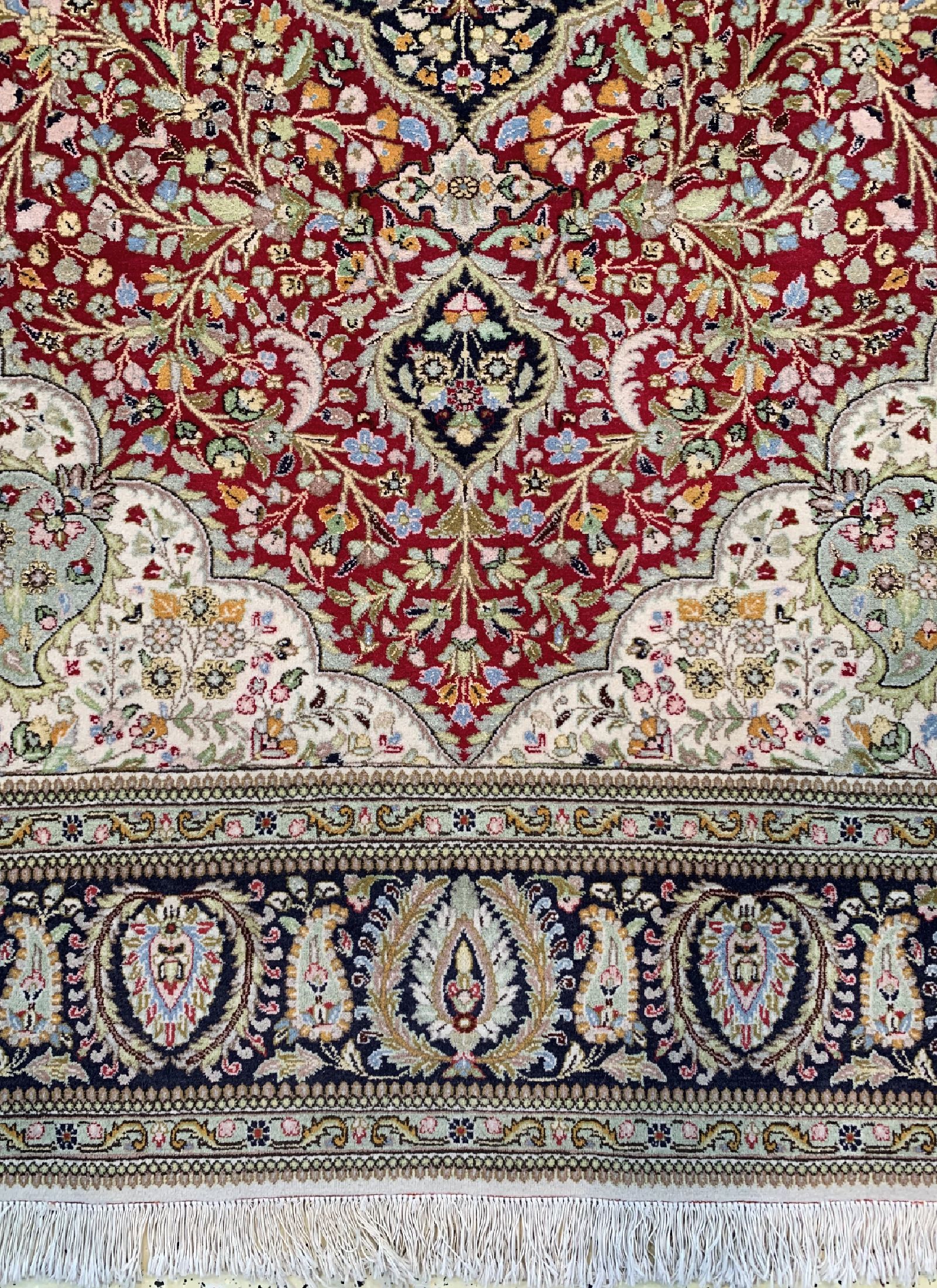 Detail b: Täbriz Tabatabai fein, Persien, ca. 40 Jahre, Korkwolle mit Seide, ca. 277 x 194 cm, EHZ: 1-2