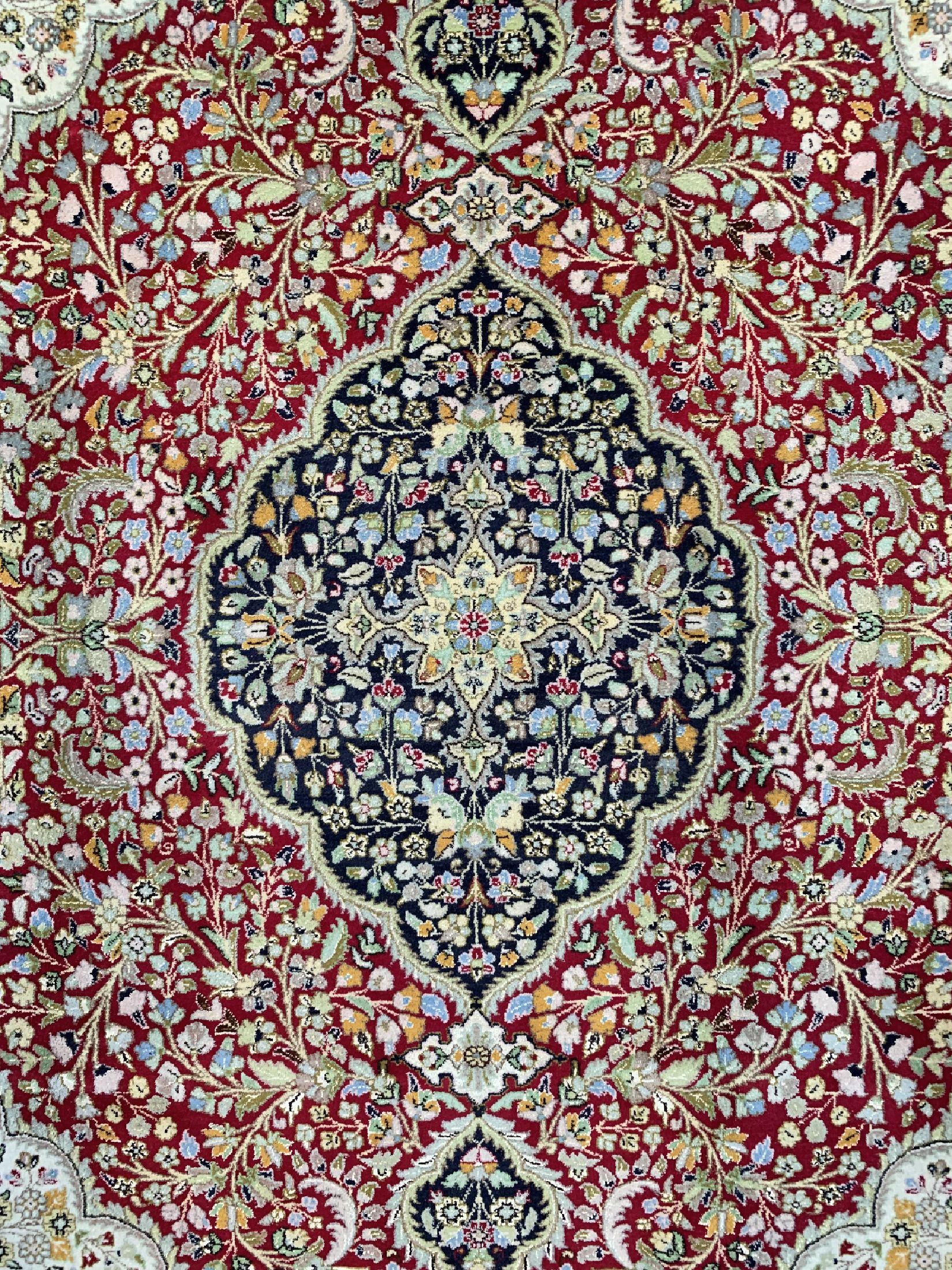 Detail c: Täbriz Tabatabai fein, Persien, ca. 40 Jahre, Korkwolle mit Seide, ca. 277 x 194 cm, EHZ: 1-2