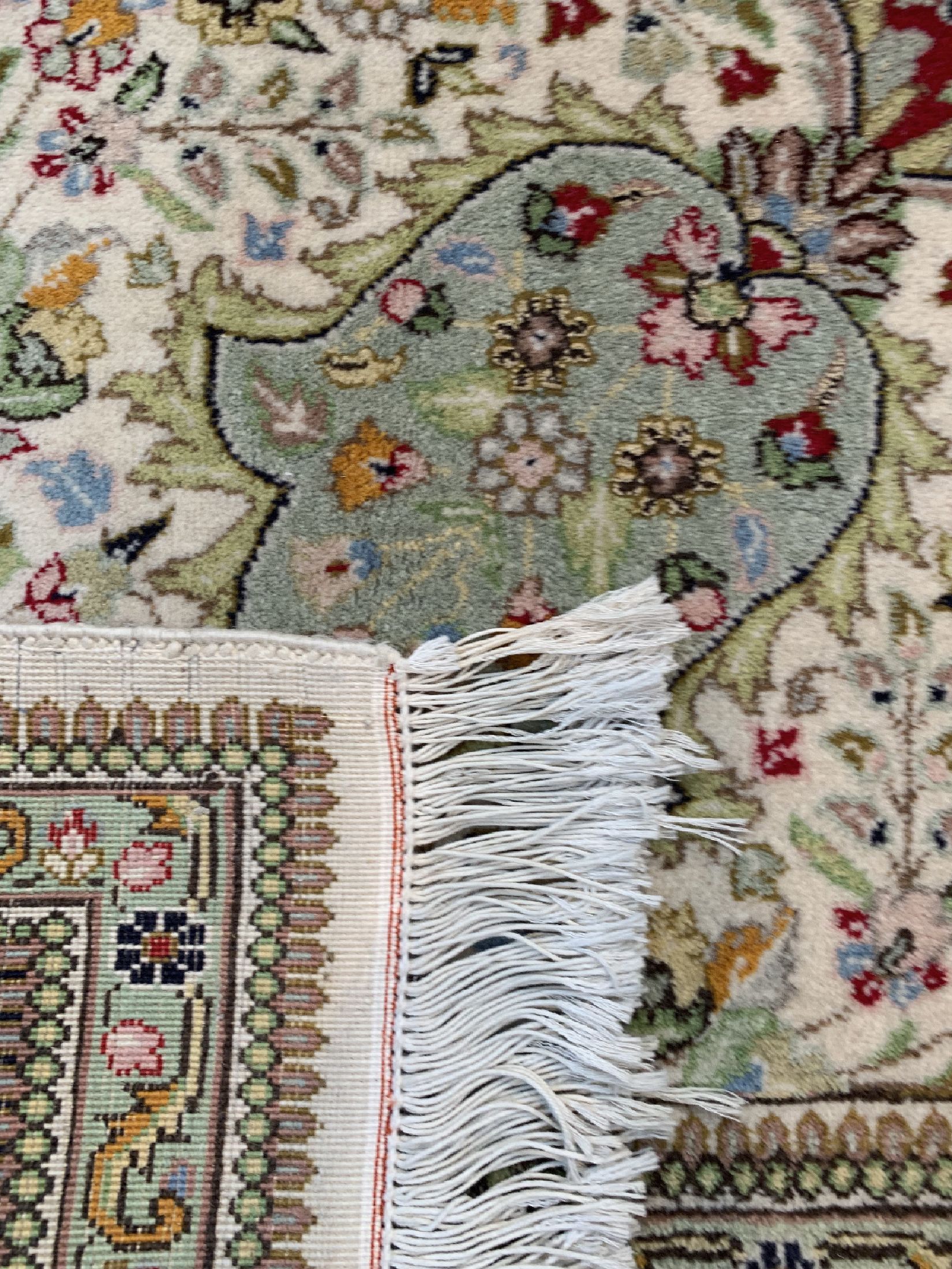 Detail e: Täbriz Tabatabai fein, Persien, ca. 40 Jahre, Korkwolle mit Seide, ca. 277 x 194 cm, EHZ: 1-2