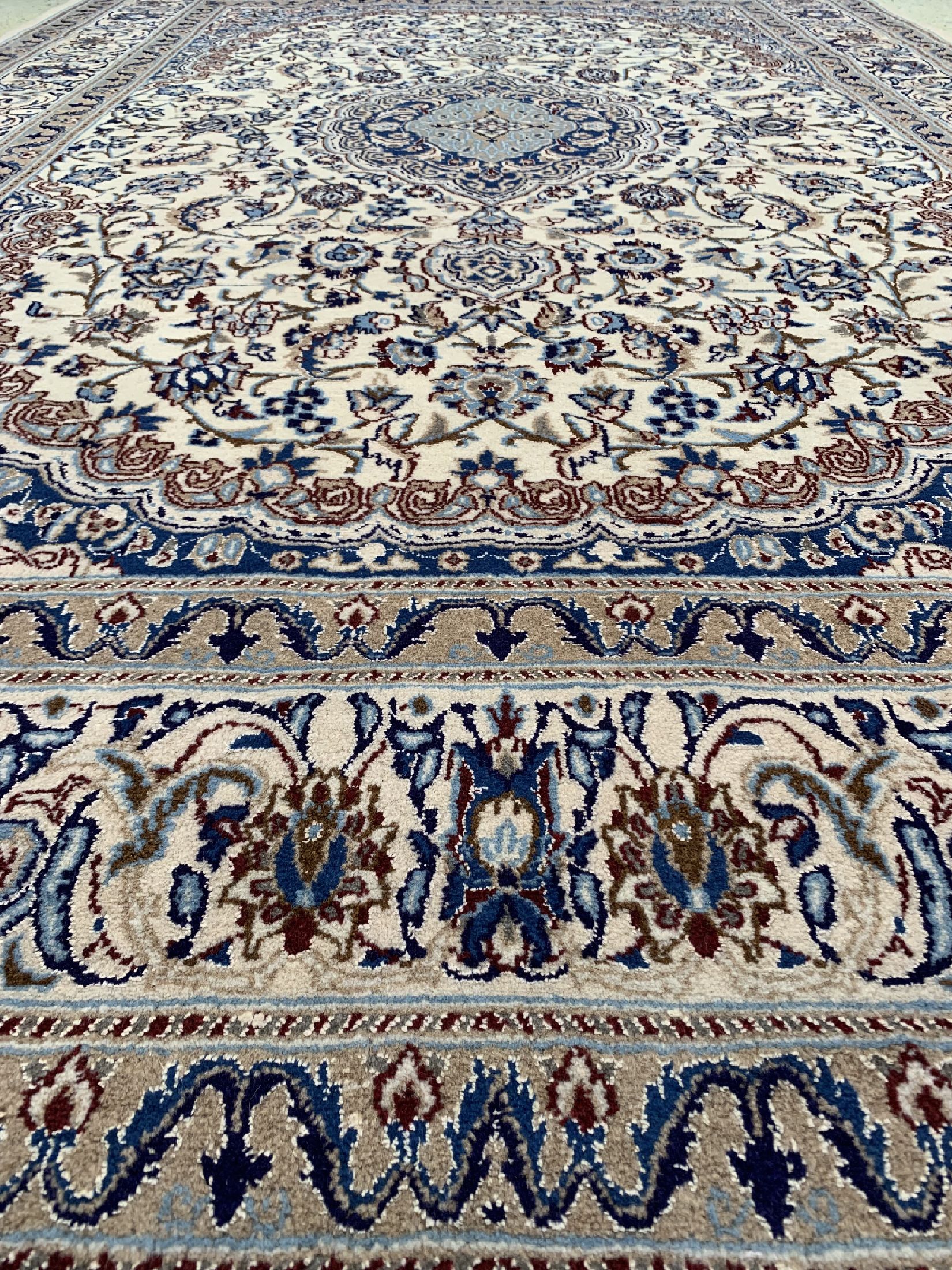 Detail c: Nain, Persien, ca. 40 Jahre, Wolle auf Baumwolle, ca. 309 x 200 cm, EHZ: 1-2