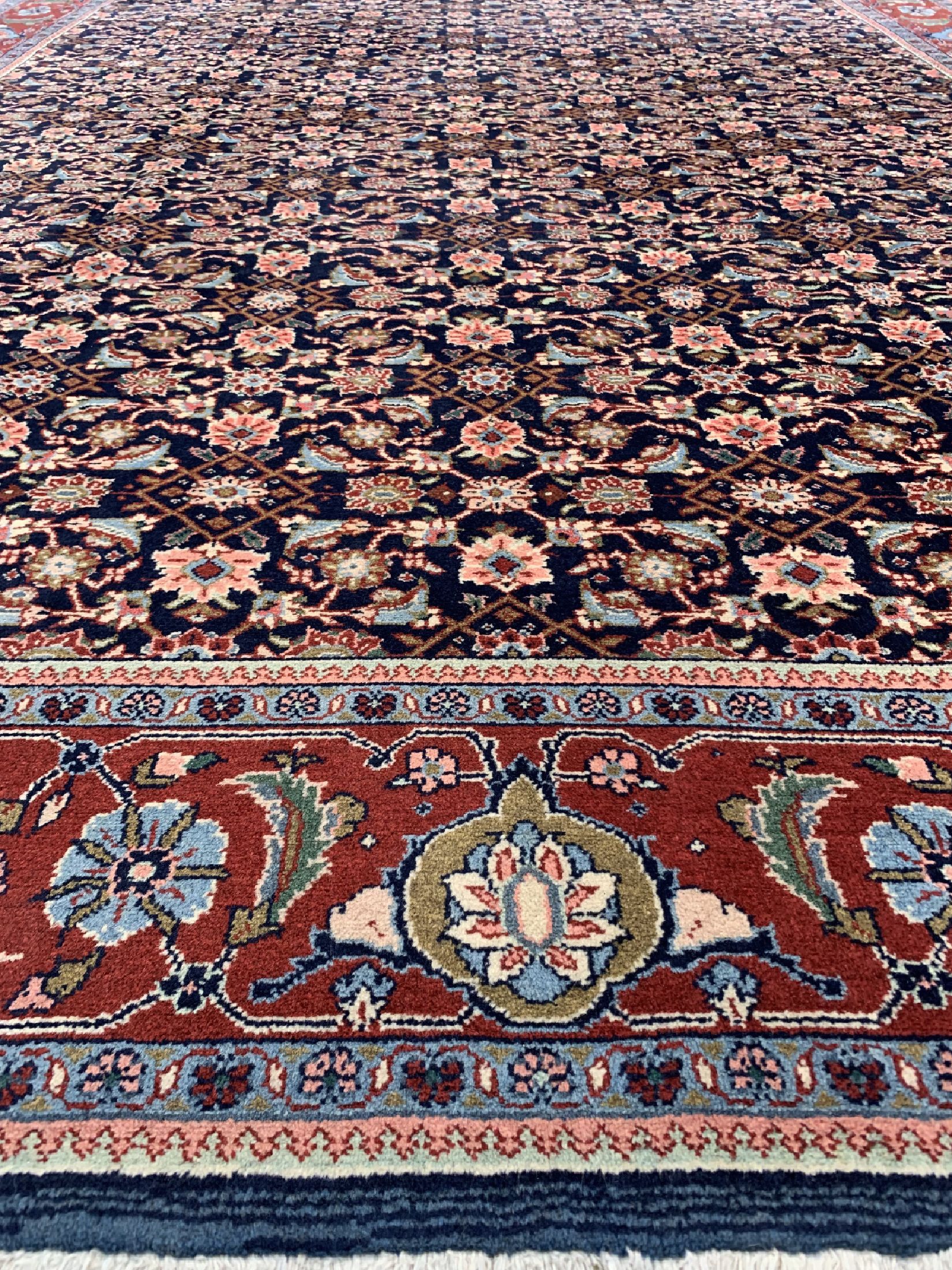 Detail c: Sarogh alt, Persien, um 1960, Wolle auf Baumwolle, ca. 320 x 227 cm, EHZ: 2