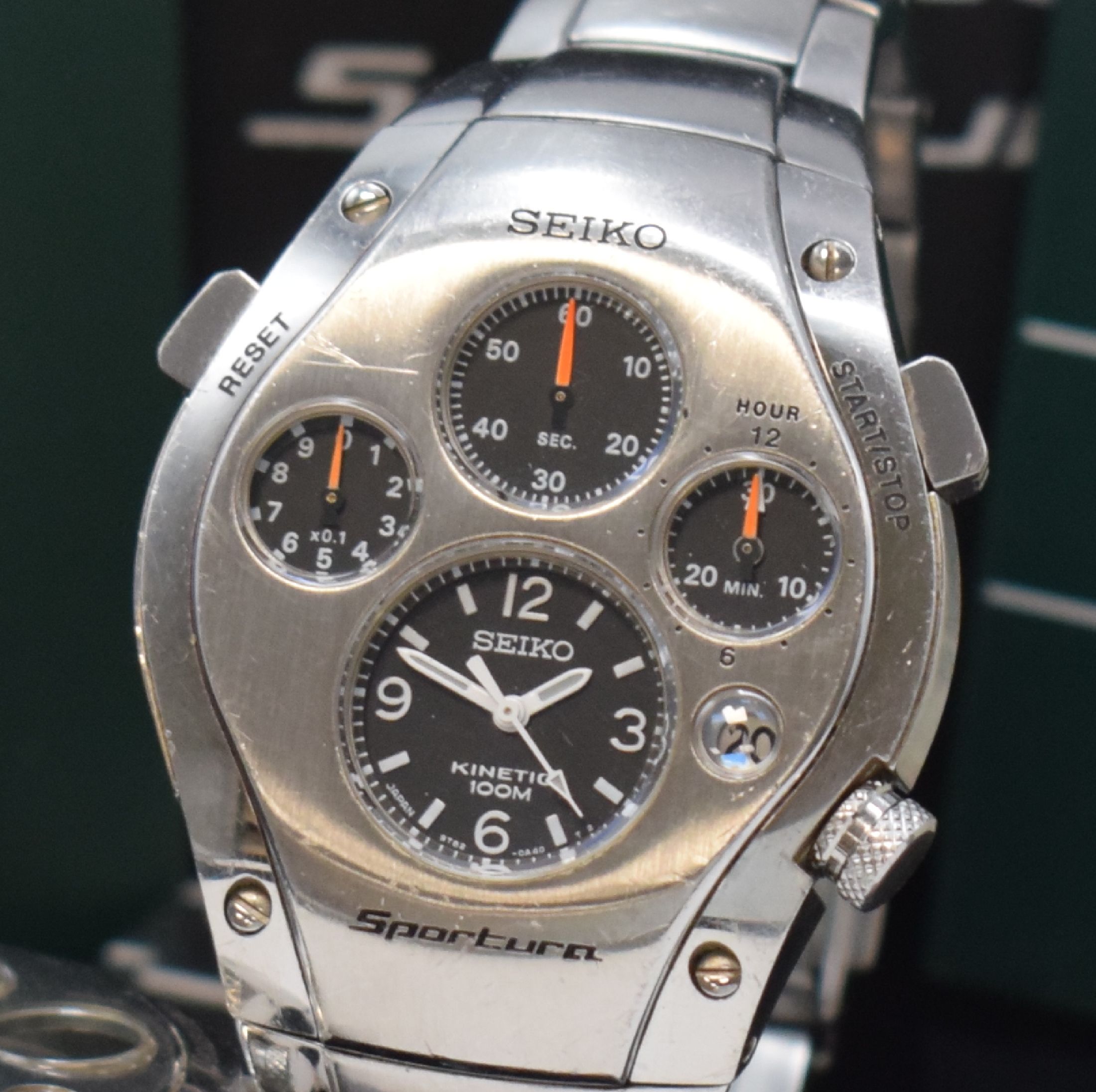 Detail a: SEIKO Kinetic SPORTURA Herrenarmbanduhr mit Chronograph Referenz 9T82-0450, mit Automatik-Generatorprinzip, massiv Edelstahlgeh. inkl. Gliederband ...
