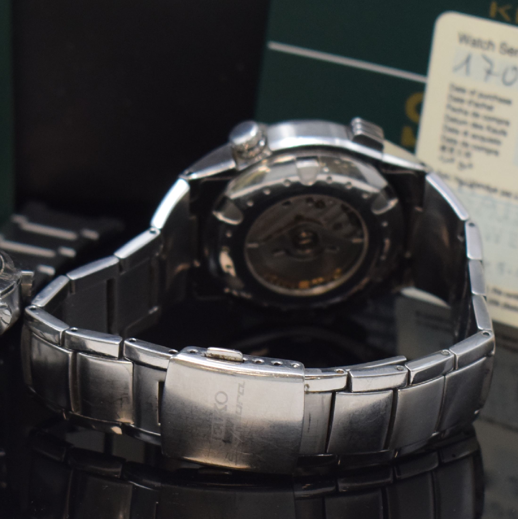 Detail b: SEIKO Kinetic SPORTURA Herrenarmbanduhr mit Chronograph Referenz 9T82-0450, mit Automatik-Generatorprinzip, massiv Edelstahlgeh. inkl. Gliederband ...