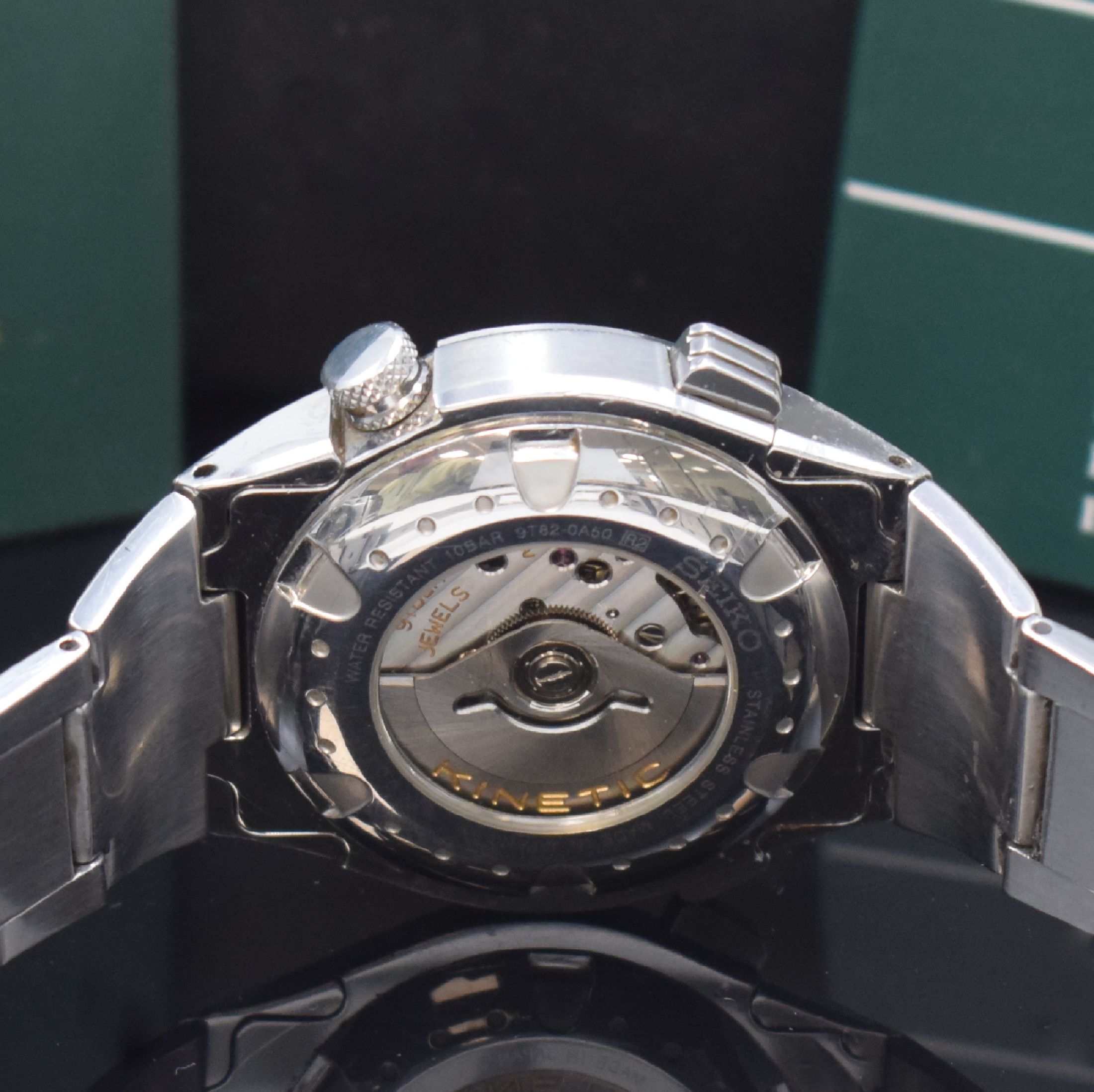 Detail d: SEIKO Kinetic SPORTURA Herrenarmbanduhr mit Chronograph Referenz 9T82-0450, mit Automatik-Generatorprinzip, massiv Edelstahlgeh. inkl. Gliederband ...