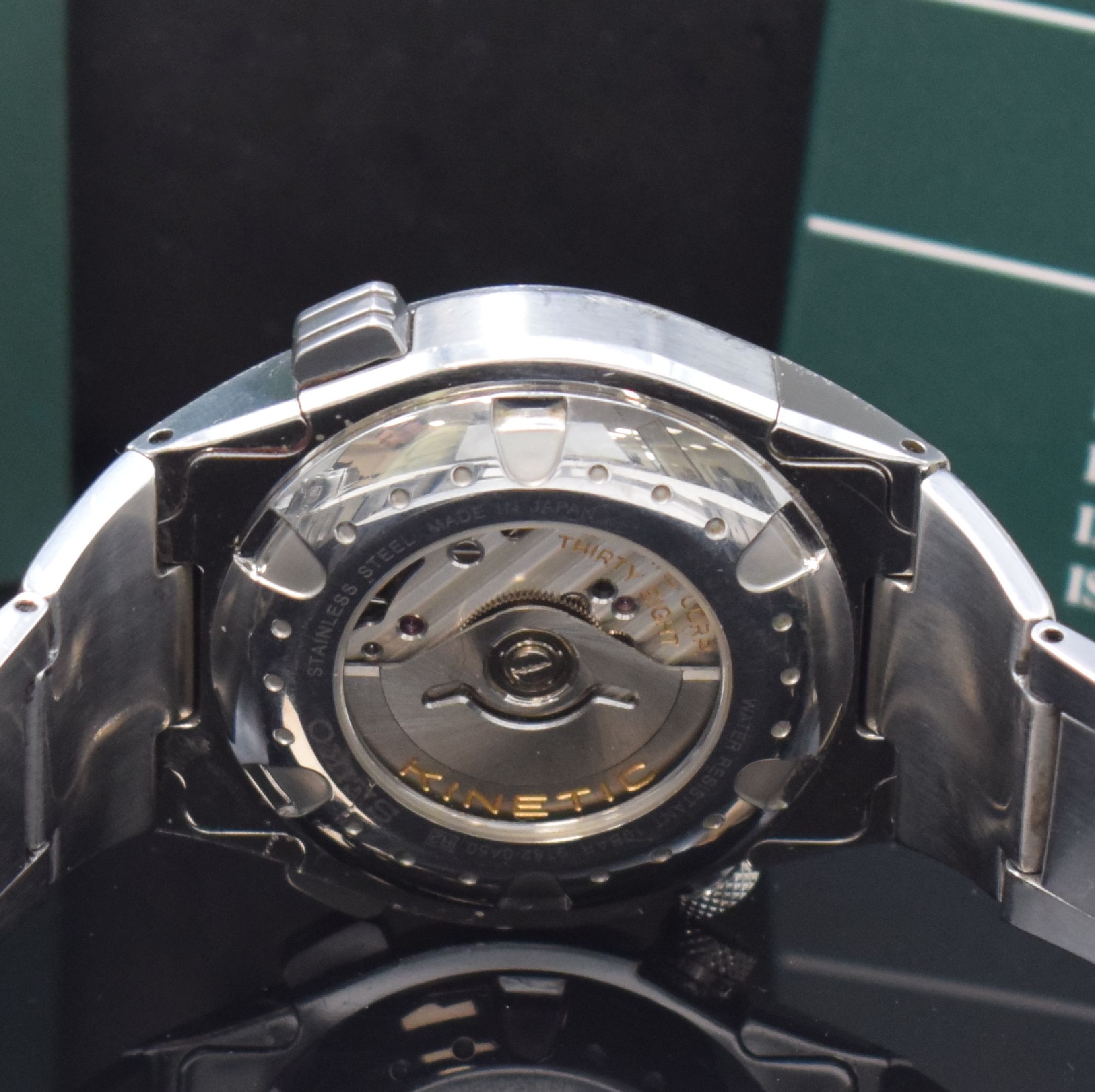 Detail e: SEIKO Kinetic SPORTURA Herrenarmbanduhr mit Chronograph Referenz 9T82-0450, mit Automatik-Generatorprinzip, massiv Edelstahlgeh. inkl. Gliederband ...