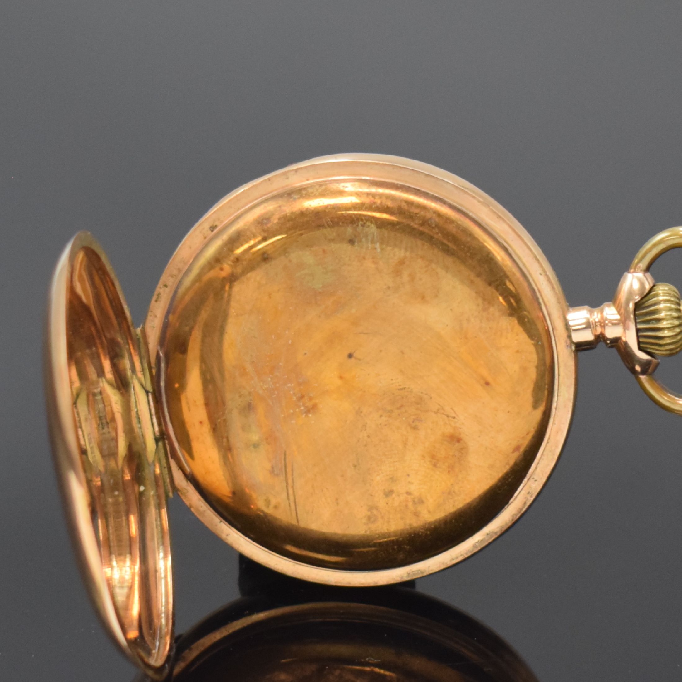 Detail e: RHEINGOLD Herrensavonette in RG 585/000, Schweiz um 1900, glattes 2-Deckel Goldgeh. dell., Sprungdeckel mit Schmuckmonogramm ber., Emailzifferbl. m. ...
