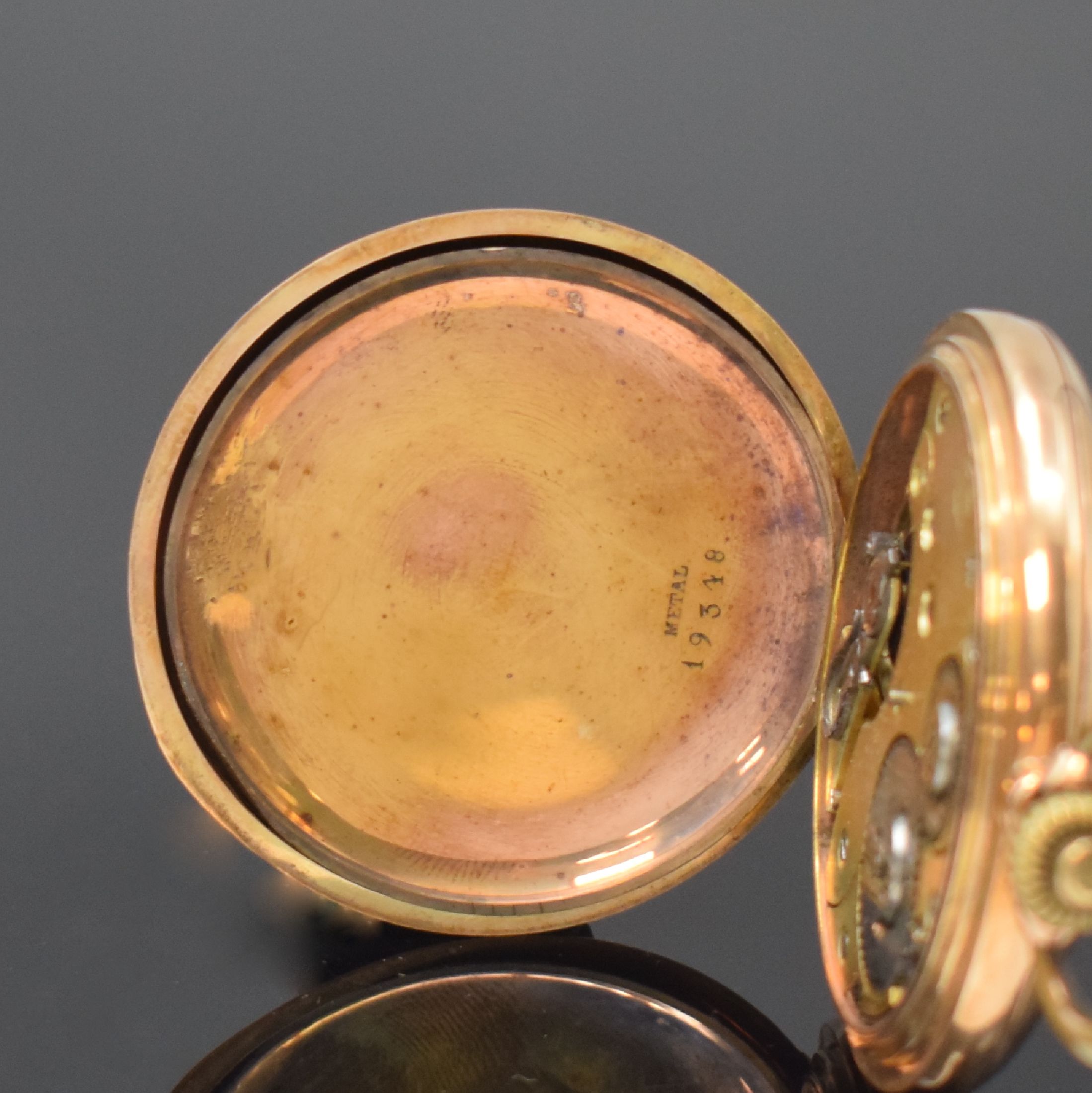Detail f: RHEINGOLD Herrensavonette in RG 585/000, Schweiz um 1900, glattes 2-Deckel Goldgeh. dell., Sprungdeckel mit Schmuckmonogramm ber., Emailzifferbl. m. ...