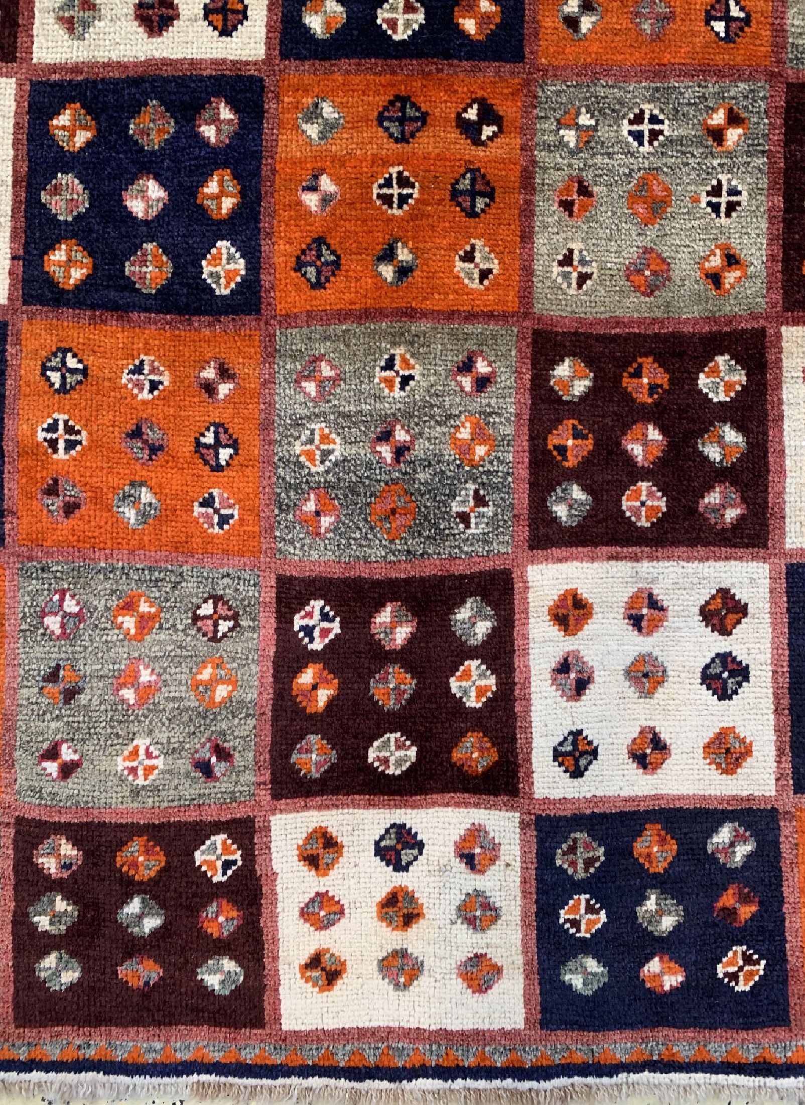 Detail b: Gabbeh alt, Persien, um 1960, Wolle auf Wolle, ca. 207 x 128 cm, EHZ: 2