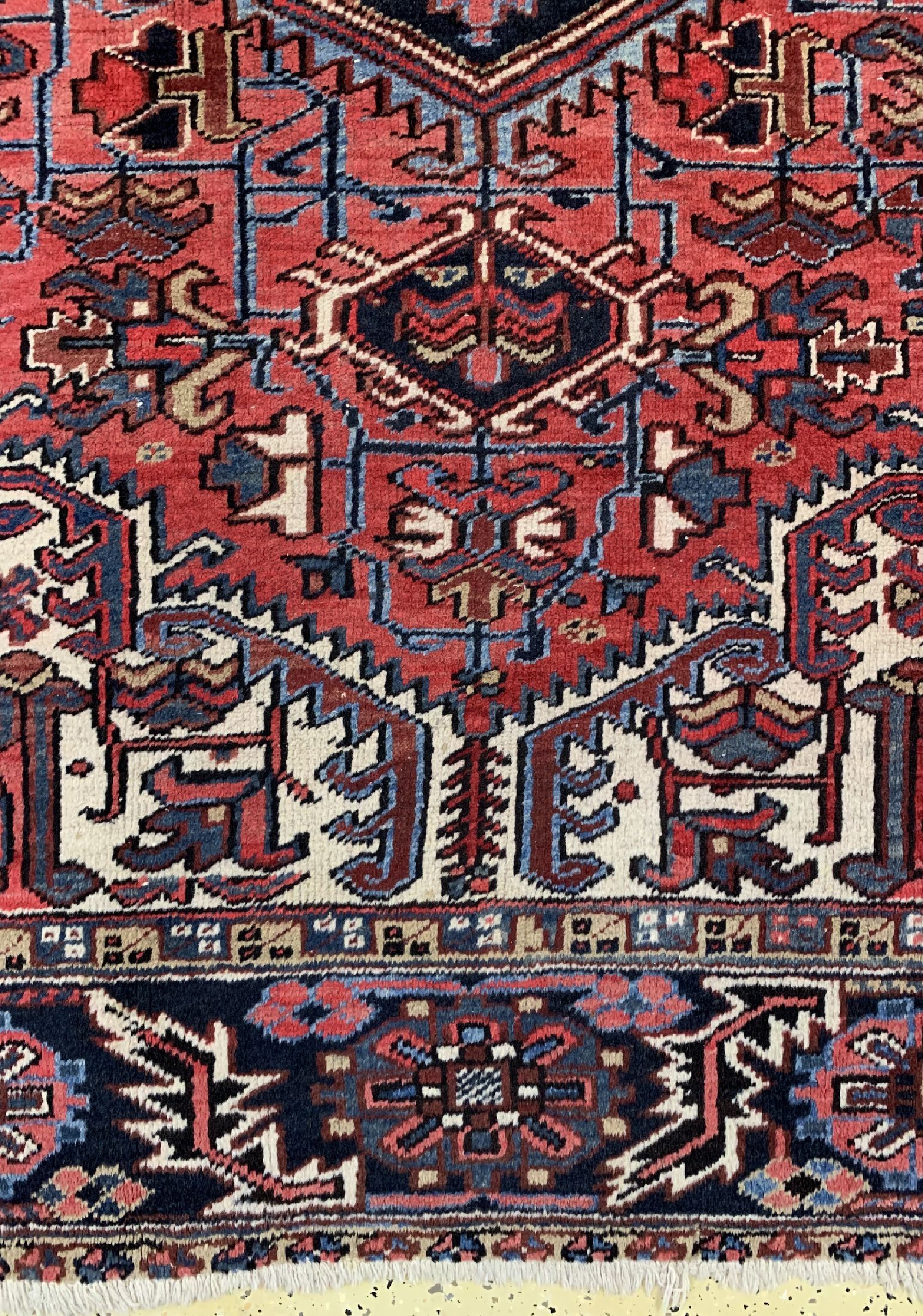 Detail b: Heriz alt, Persien, um 1950, Wolle auf Baumwolle, ca. 330 x 265 cm, EHZ: 2-3
