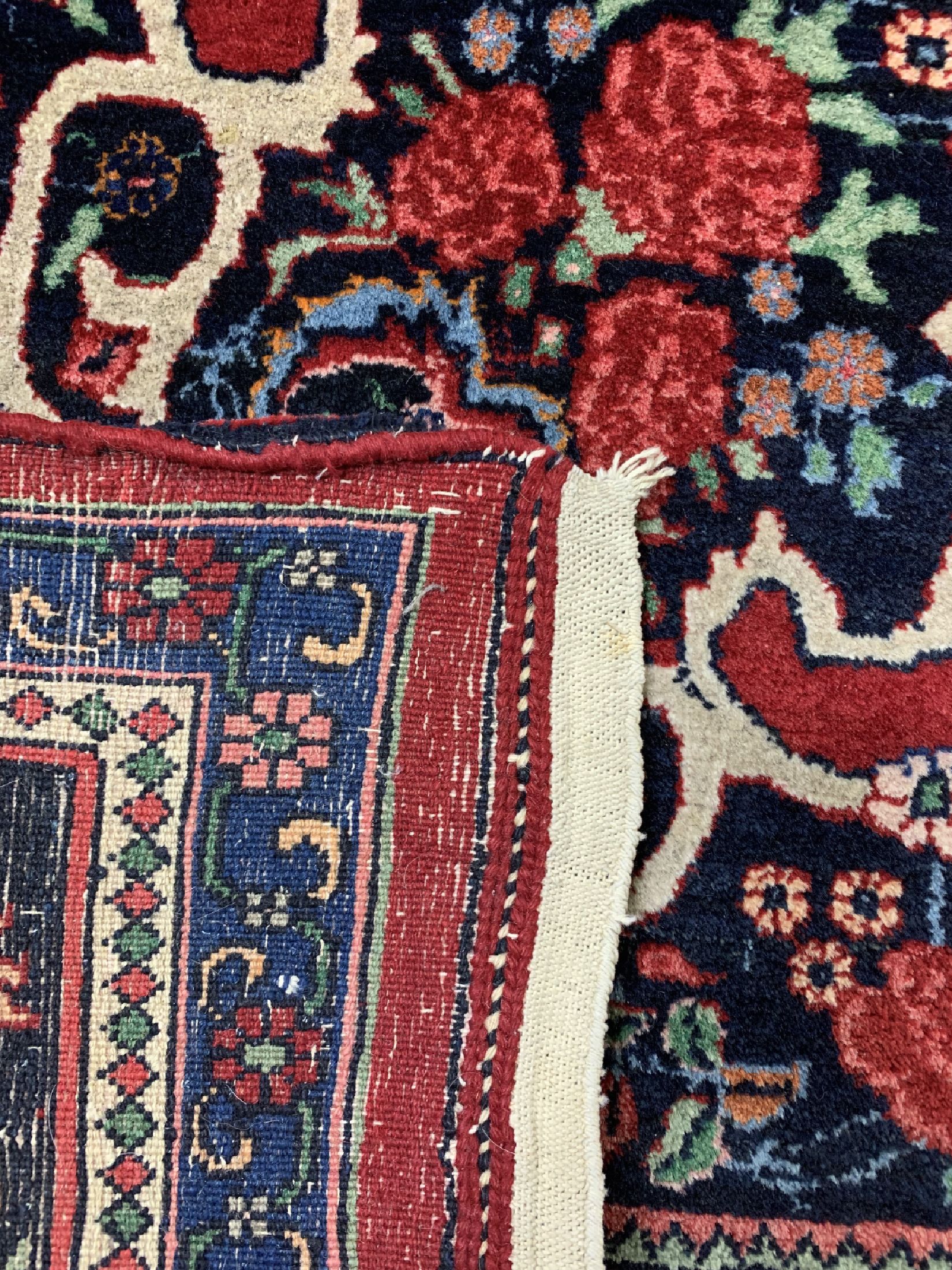 Detail d: Rosenbidjar alt, Persien, um 1950, Wolle auf Baumwolle, ca. 371 x 273 cm, EHZ: 2