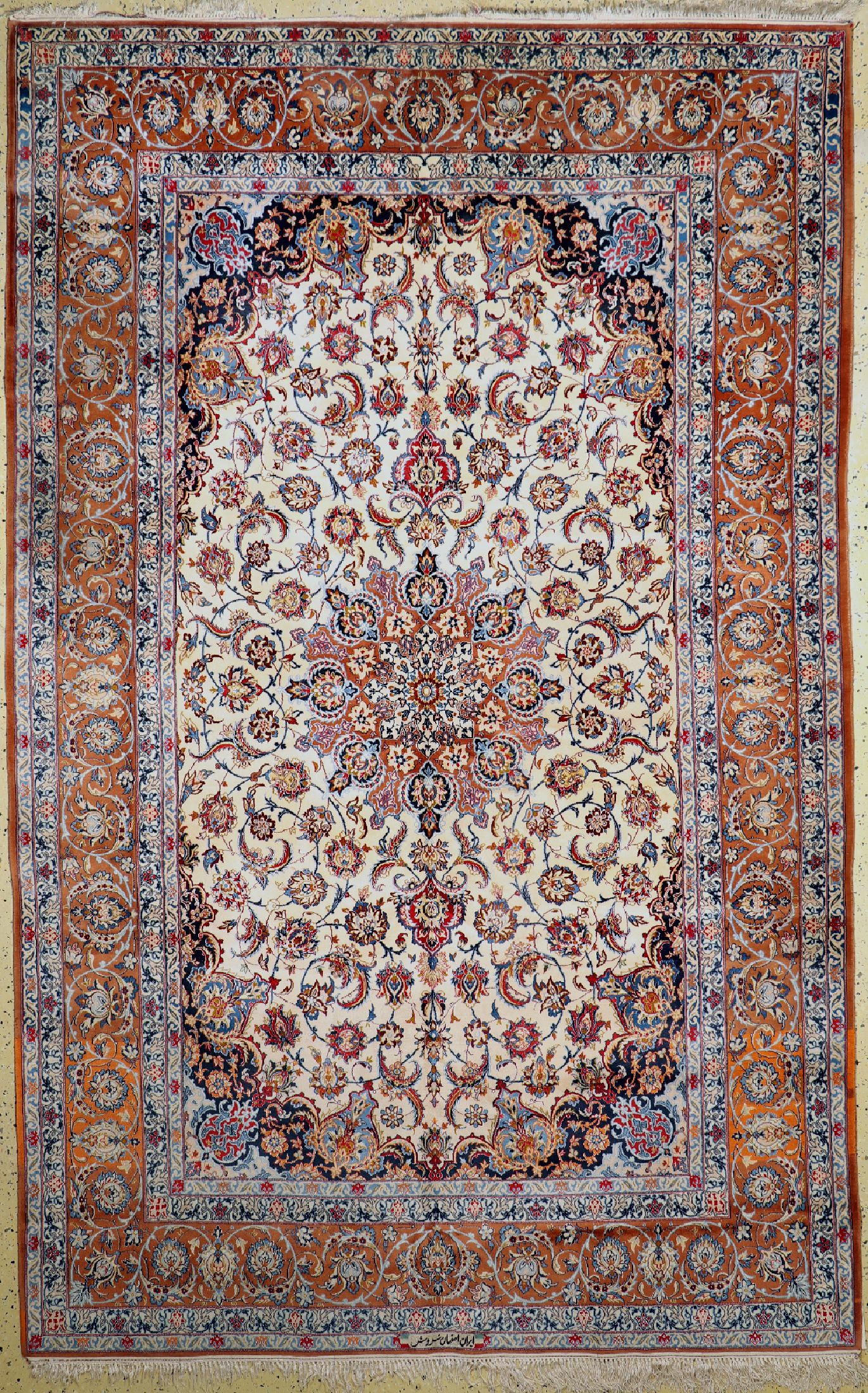 Esfahan fein, Persien, signiert(Soroush), um 1960, Korkwolle mit und auf Seide, ca. 322 x 204 cm, Reinigungsbedürftig, EHZ: 2