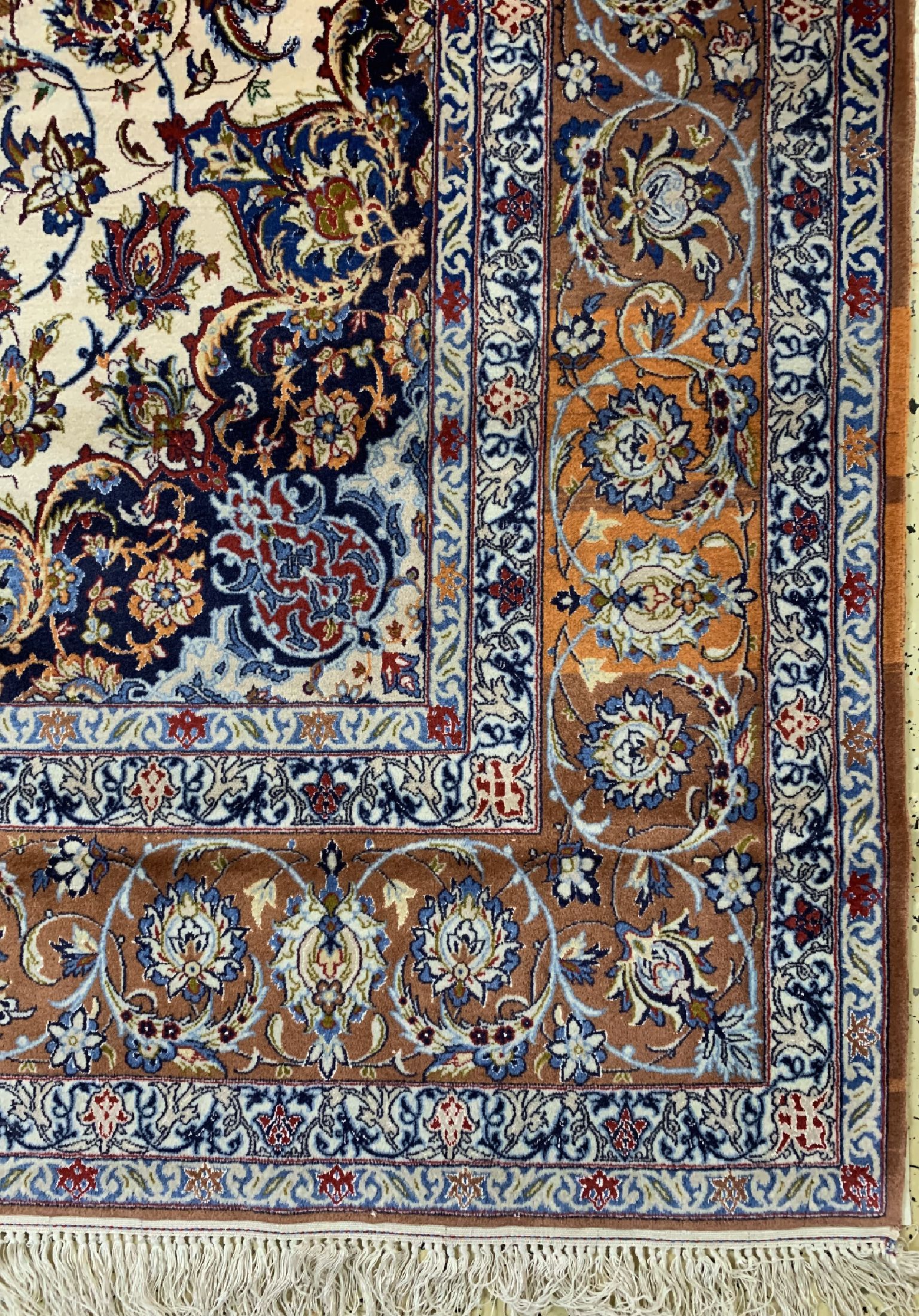 Detail a: Esfahan fein, Persien, signiert(Soroush), um 1960, Korkwolle mit und auf Seide, ca. 322 x 204 cm, Reinigungsbedürftig, EHZ: 2