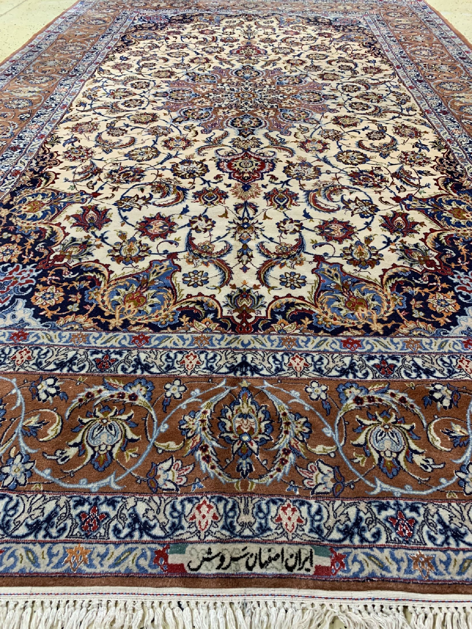 Detail d: Esfahan fein, Persien, signiert(Soroush), um 1960, Korkwolle mit und auf Seide, ca. 322 x 204 cm, Reinigungsbedürftig, EHZ: 2