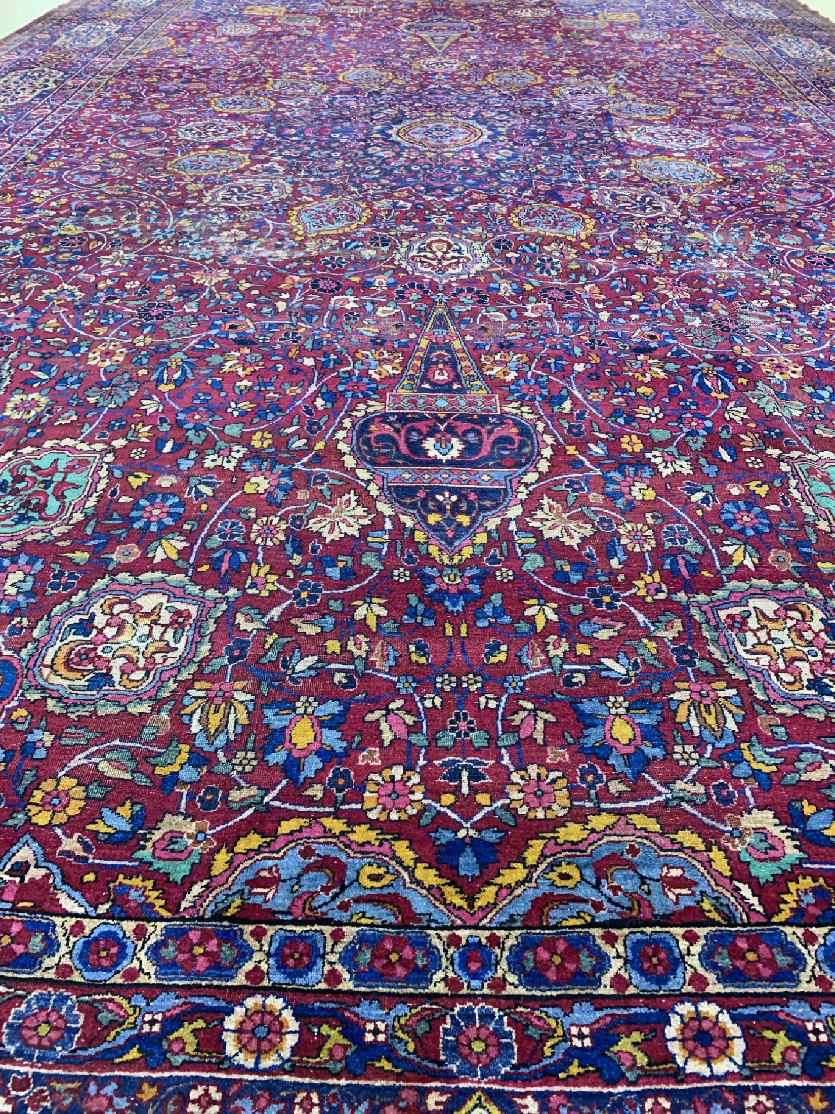 Detail e: Täbriz alt, Persien, um 1940, Wolle auf Baumwolle, ca. 565 x 350 cm, EHZ: 3