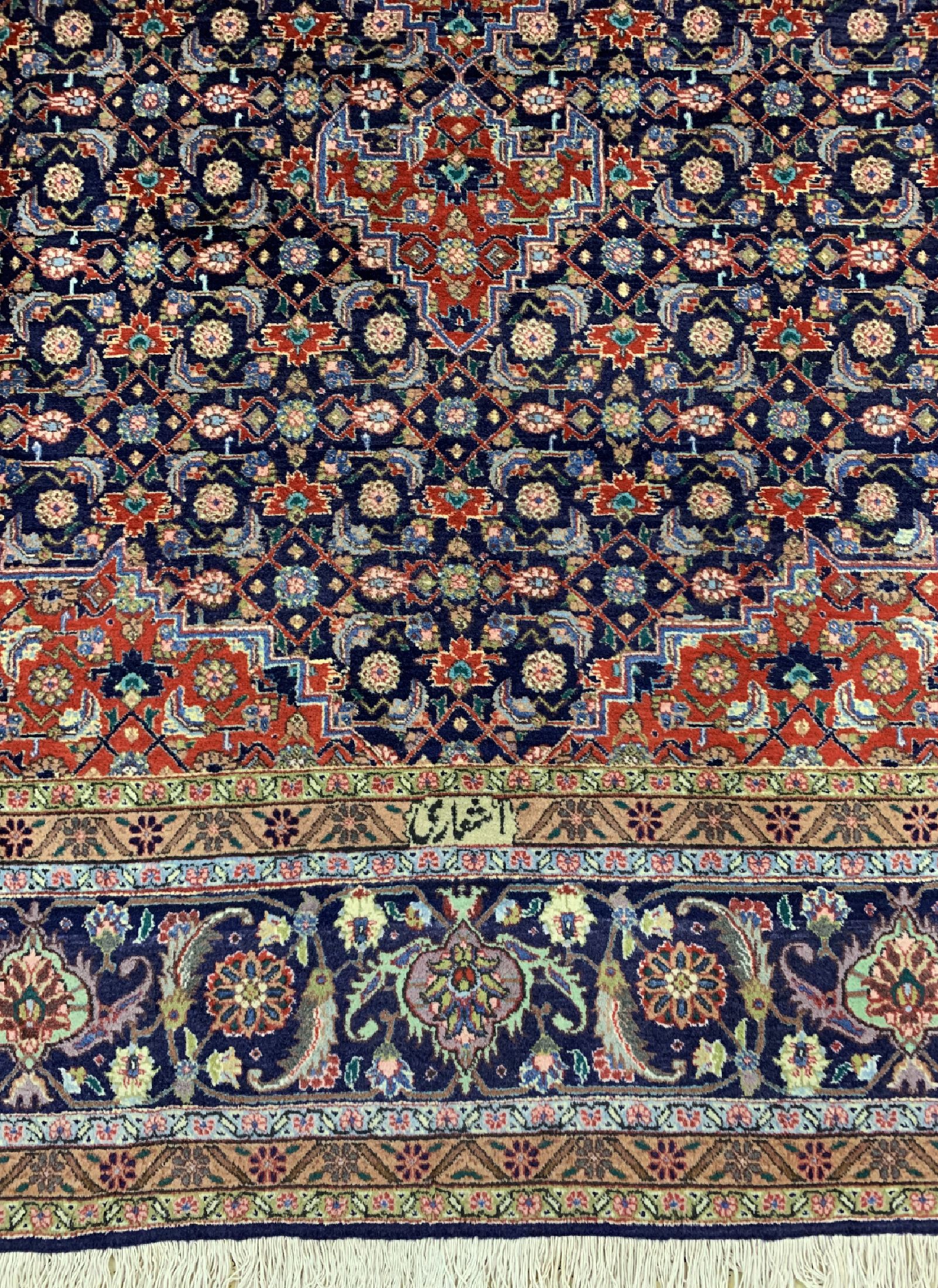 Detail b: Täbriz (40 Raj), Persien, um 1950, Wolle auf Baumwolle, ca. 333 x 252 cm, EHZ: 1-2