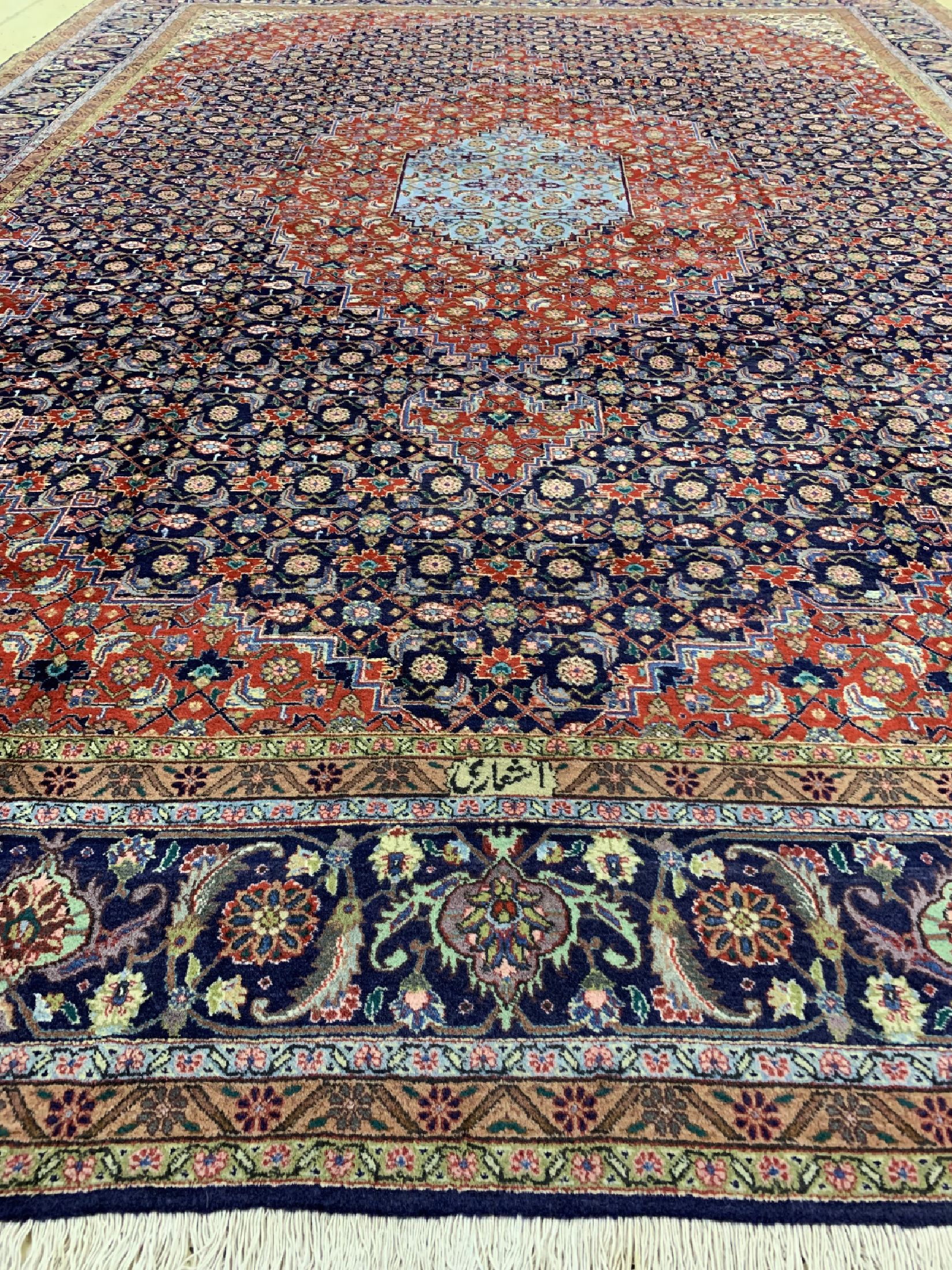 Detail d: Täbriz (40 Raj), Persien, um 1950, Wolle auf Baumwolle, ca. 333 x 252 cm, EHZ: 1-2
