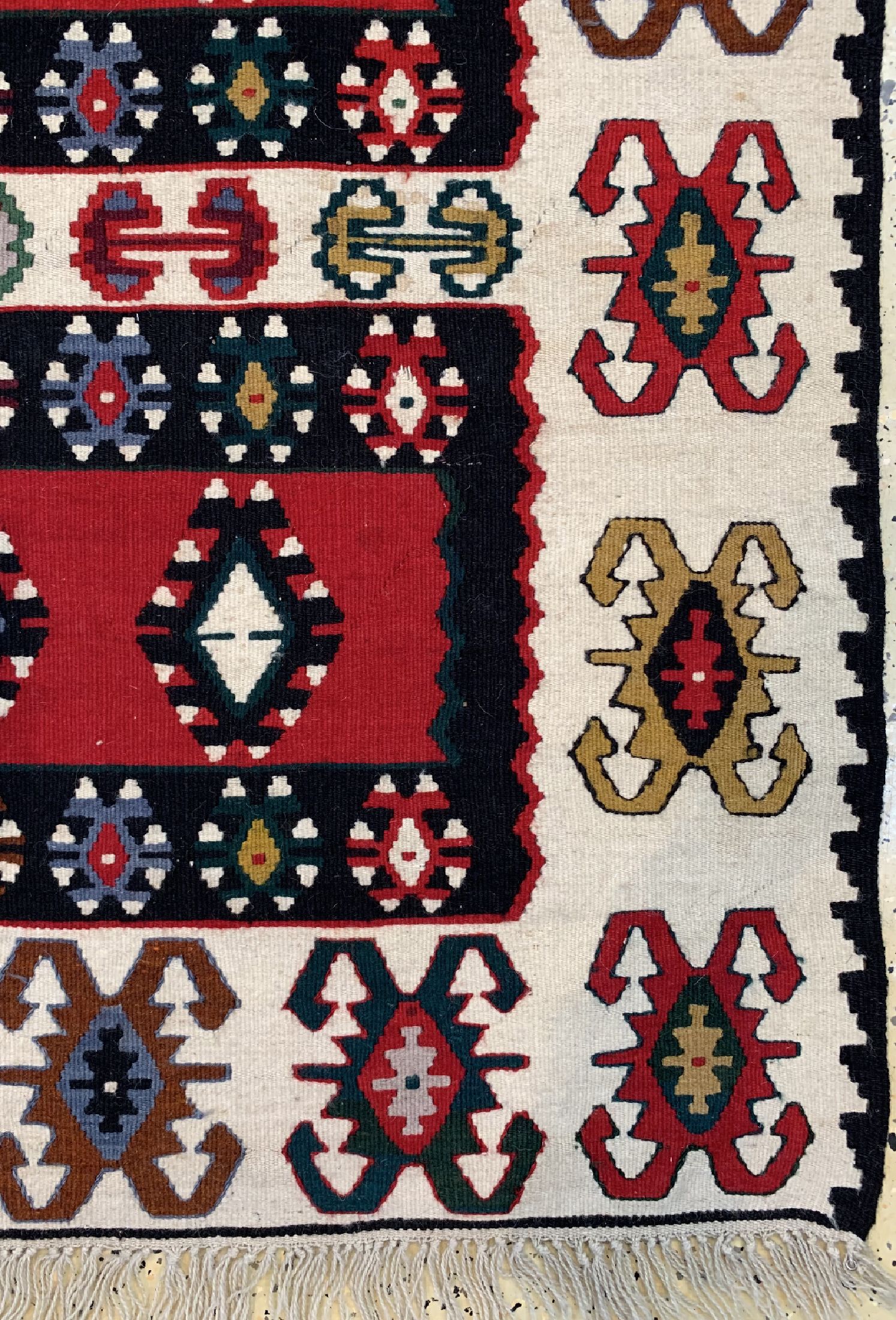 Detail a: Anatol Kelim, Türkei, ca. 50 Jahre, Wolle auf Wolle, ca. 230 x 127 cm, Reinigungsbedürftig, EHZ: 1-2