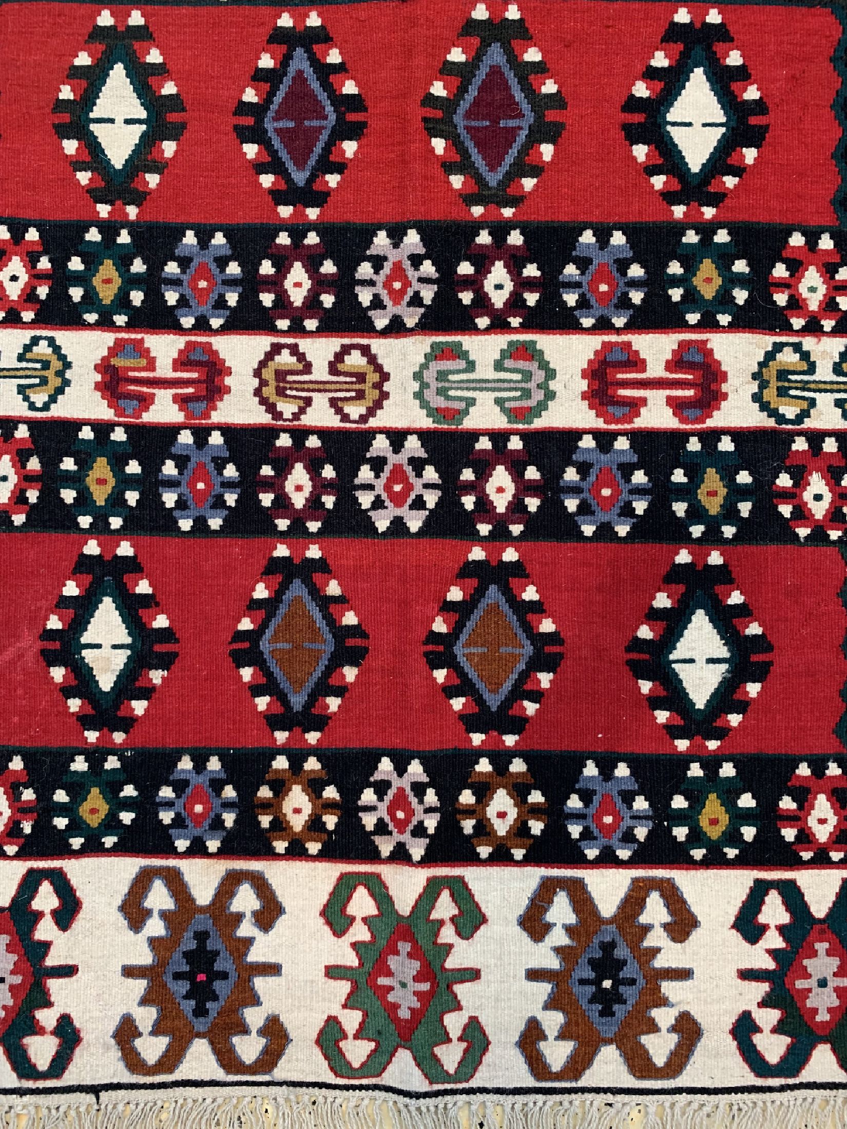 Detail b: Anatol Kelim, Türkei, ca. 50 Jahre, Wolle auf Wolle, ca. 230 x 127 cm, Reinigungsbedürftig, EHZ: 1-2