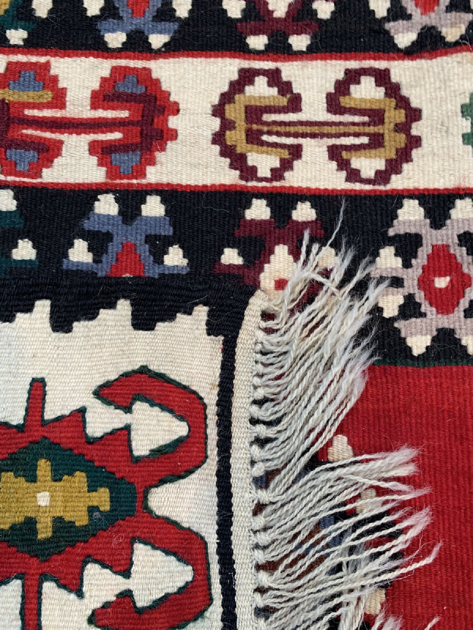 Detail e: Anatol Kelim, Türkei, ca. 50 Jahre, Wolle auf Wolle, ca. 230 x 127 cm, Reinigungsbedürftig, EHZ: 1-2
