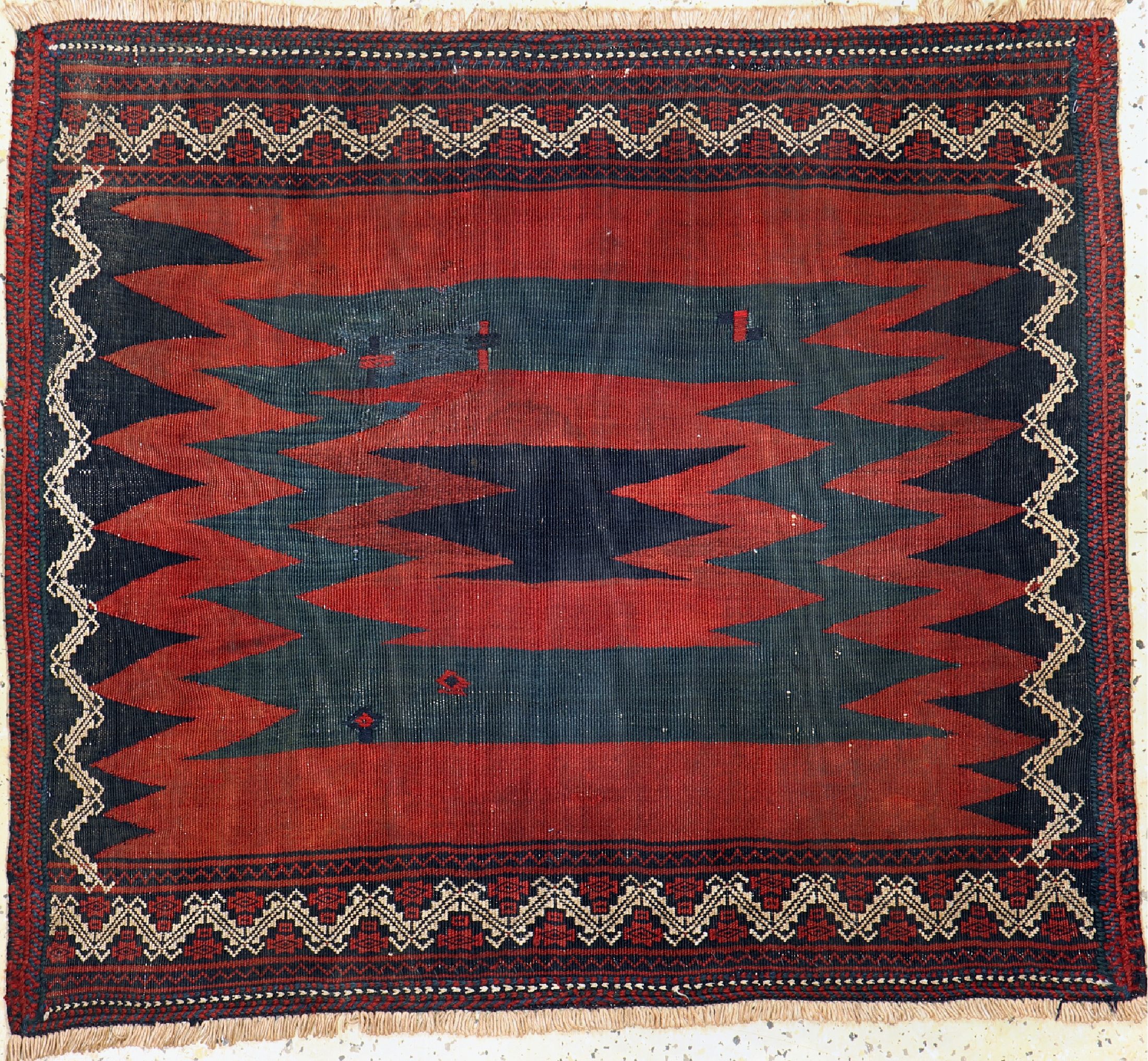 Nomaden Sofreh antik, Persien, um 1900, Wolle auf Wolle, ca. 96 x 110 cm, EHZ: 2(restauriert)