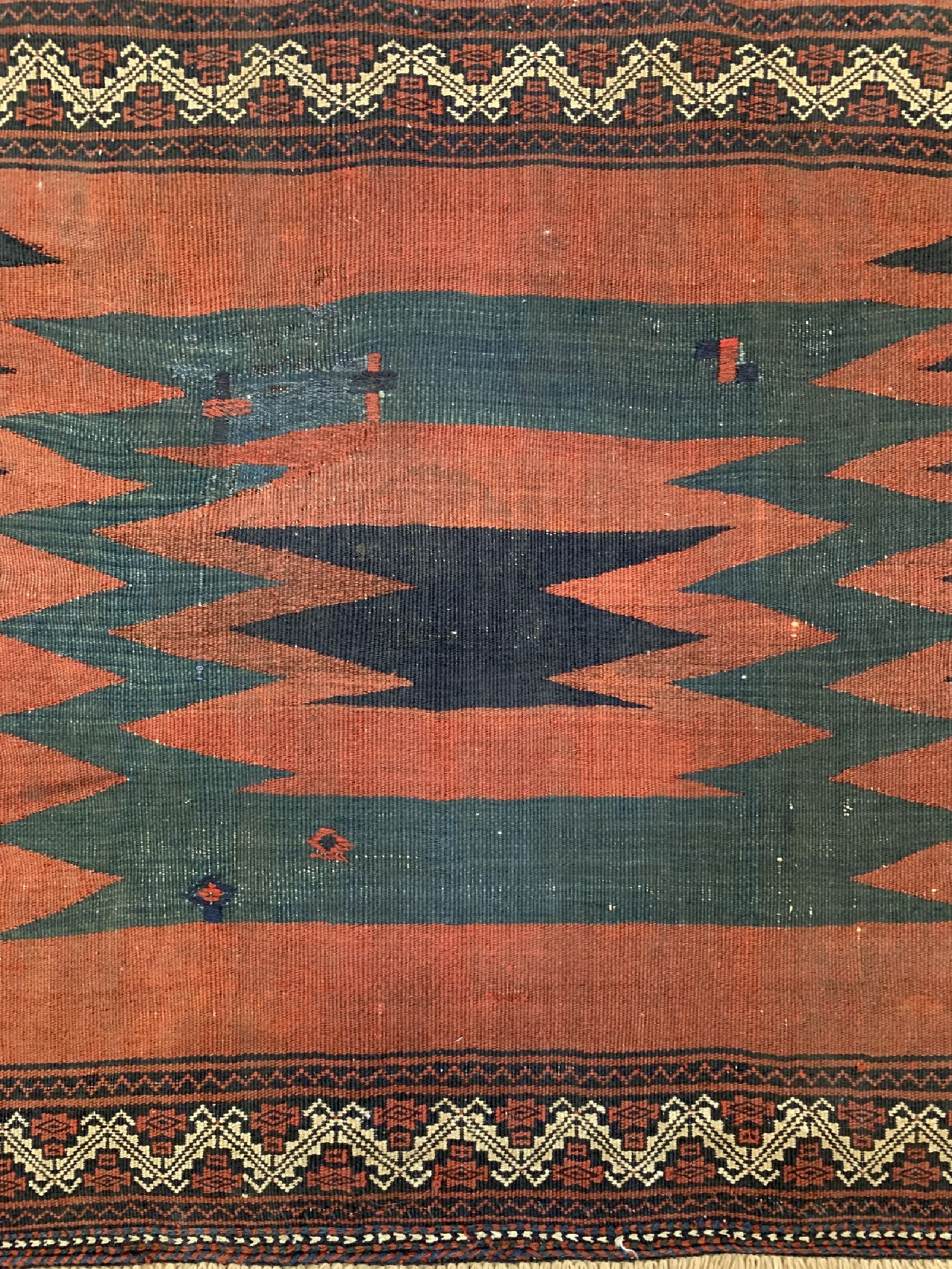 Detail b: Nomaden Sofreh antik, Persien, um 1900, Wolle auf Wolle, ca. 96 x 110 cm, EHZ: 2(restauriert)