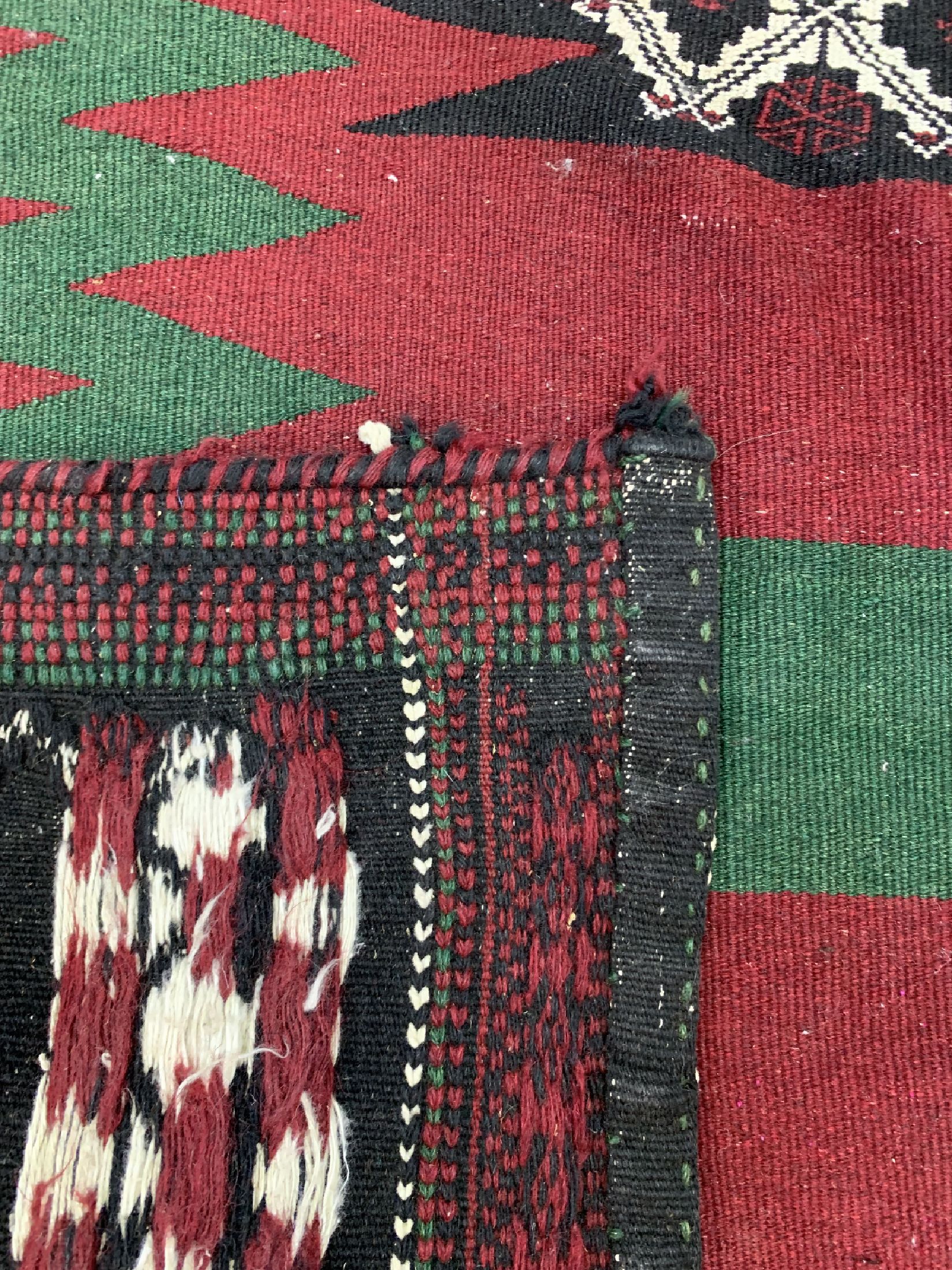 Detail d: Nomaden Sofreh antik, Persien, um 1900, Wolle auf Wolle, ca. 140 x 142 cm, EHZ: 1-2