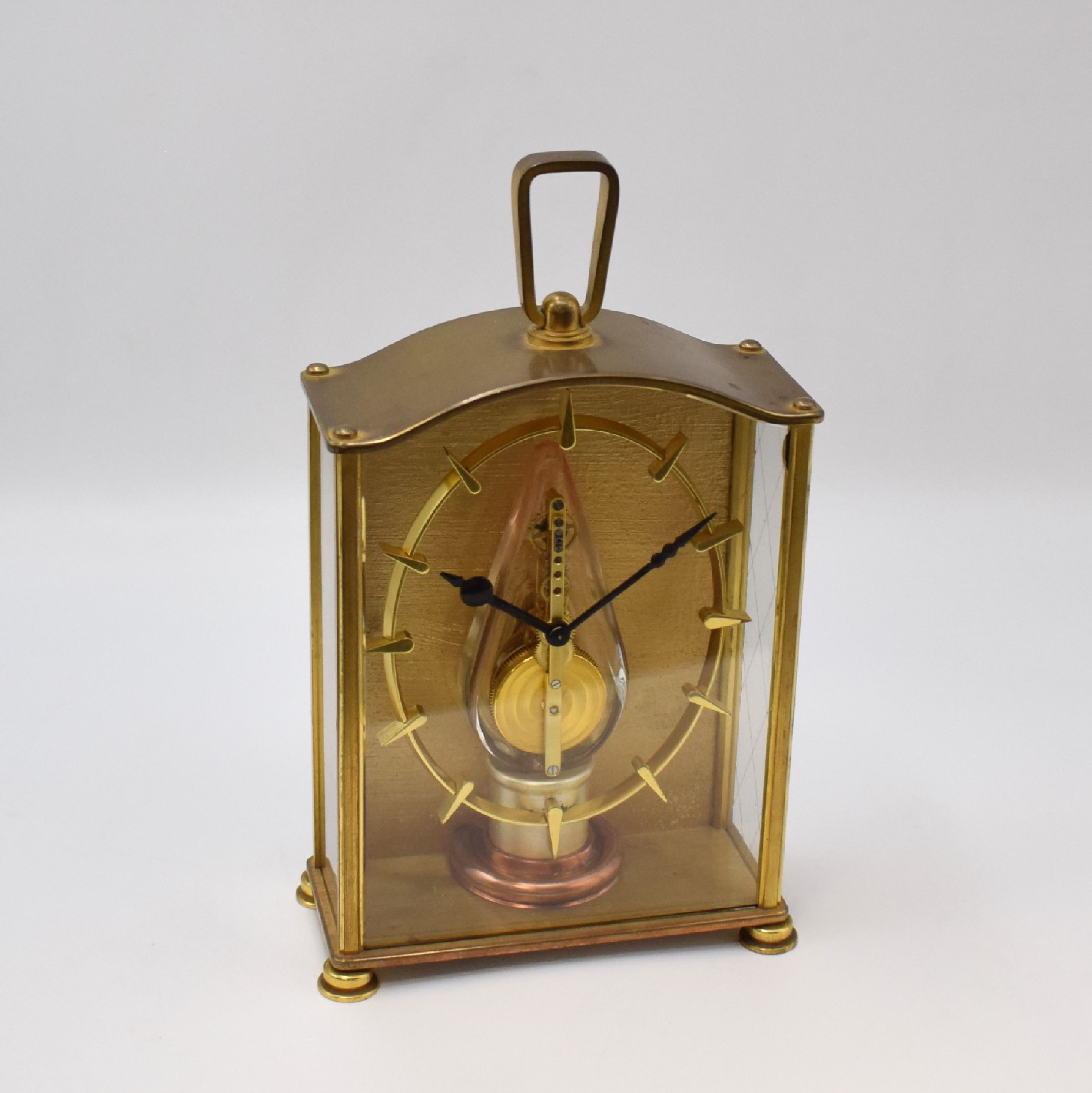 Jaeger-LeCoultre feine und seltene Tischuhr in Form einer Laterne mit 8-Tagewerk, Schweiz um 1960, Messinggeh. 4-seitig verglast, Rückseite später ...