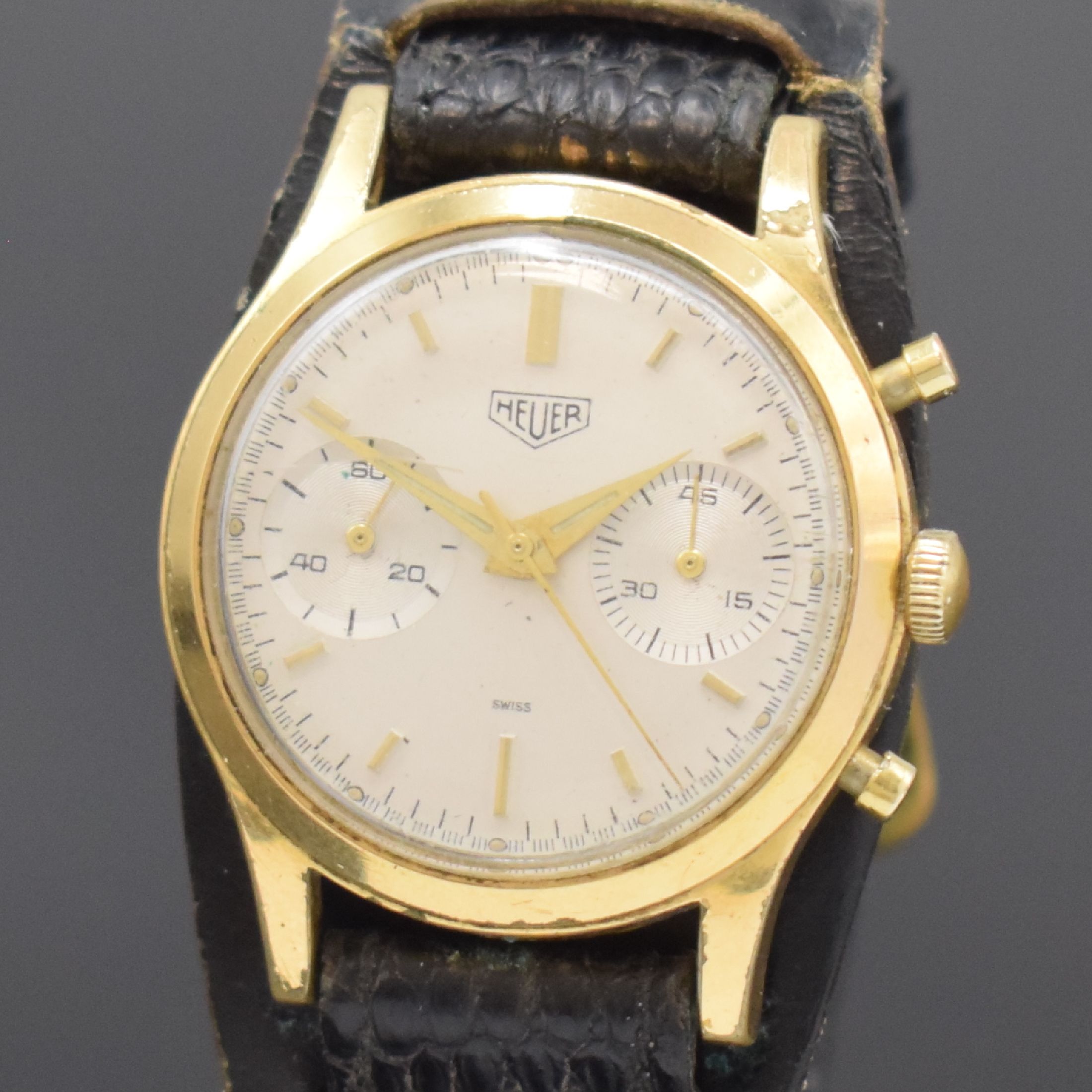 Detail a: HEUER Armbandchronograph Kaliber Valjoux 92, Schweiz um 1965, Handaufzug, verg. Gehäuse stark ber., Stahlboden geschr., silb. Zifferbl. m. aufges. ...