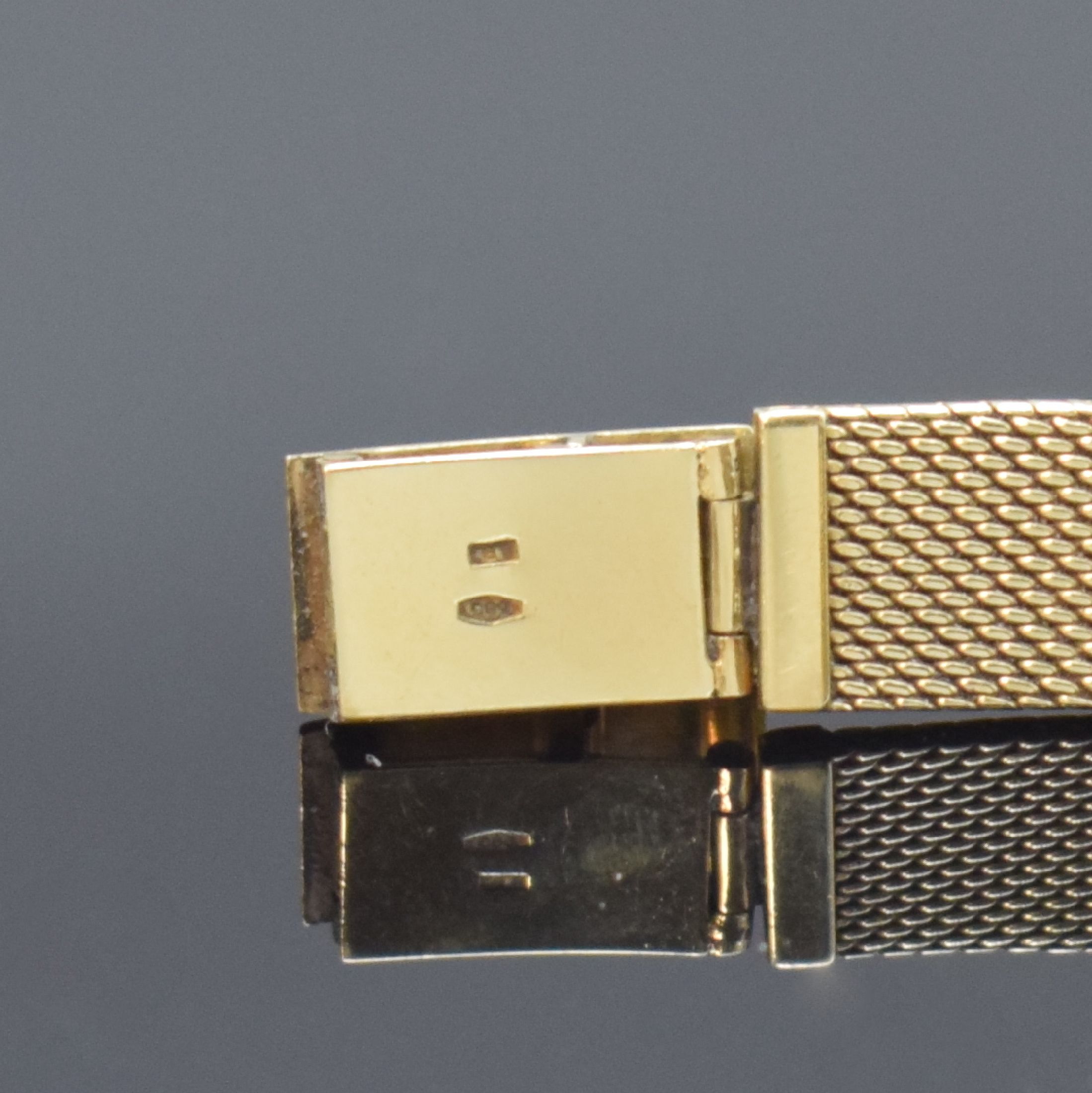 Detail d: OMEGA Damenarmbanduhr in GG 585/000, Handaufzug, Schweiz um 1964, 2-teil. Gehäuse, Boden aufgedr., neutr. GG 585/000 Band, silb. Strukturzifferbl. ...