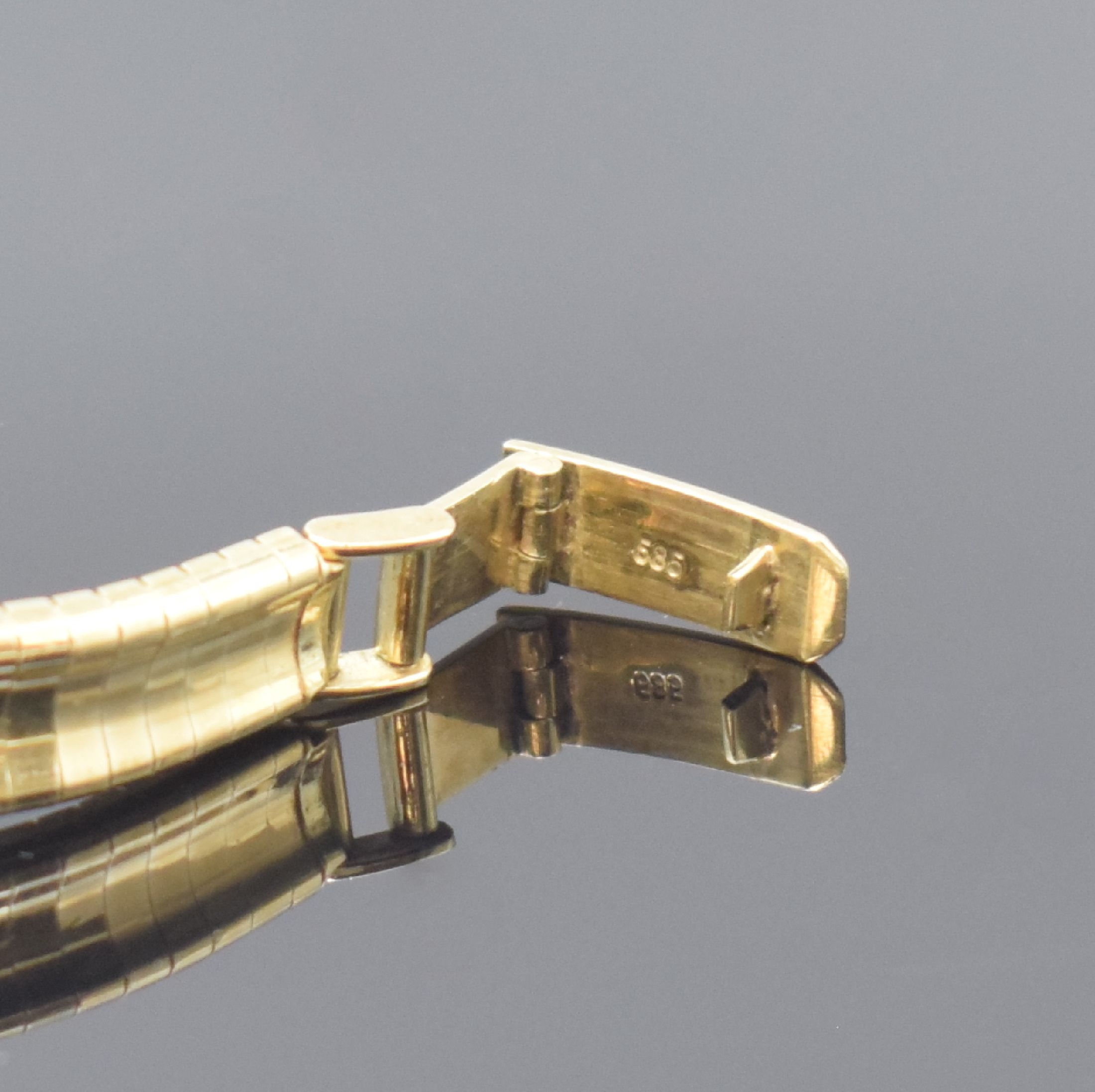 Detail b: ROYCE Damenarmbanduhr in GG 585/000, Schweiz 1960er Jahre, Handaufzug, Boden aufgedr., silb. Zifferbl. altersbed. l. fl., Kal. AS 1677, 17 St., M. ...
