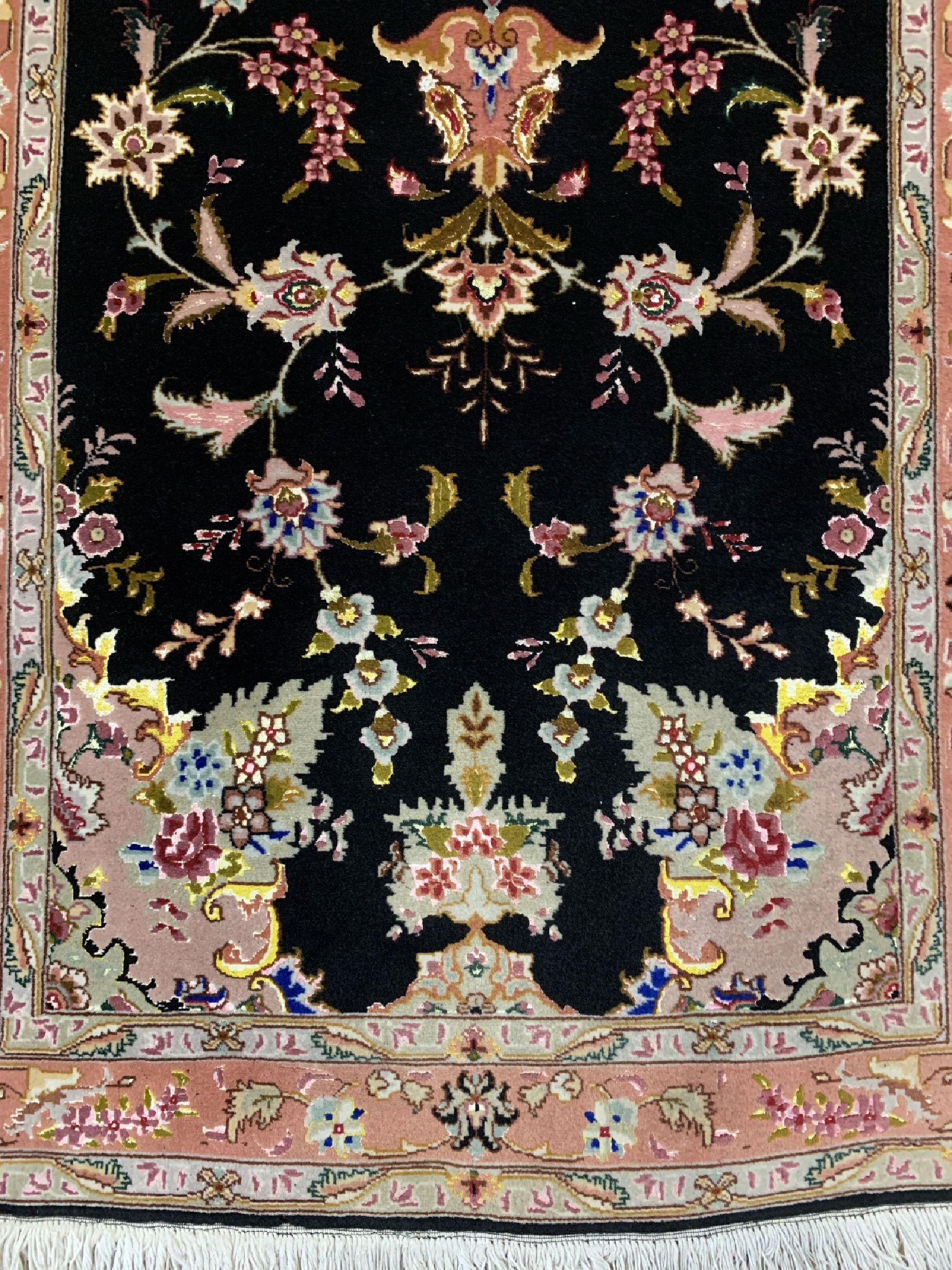 Detail b: Täbriz fein(50 Raj), Persien, ca. 40 Jahre,Korkwolle mit Seide, ca. 202 x 82 cm, ca. 500.000 Kn/qm, EHZ: 2