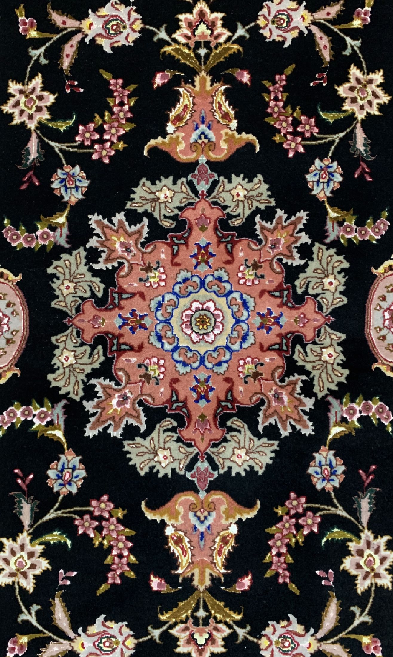Detail c: Täbriz fein(50 Raj), Persien, ca. 40 Jahre,Korkwolle mit Seide, ca. 202 x 82 cm, ca. 500.000 Kn/qm, EHZ: 2