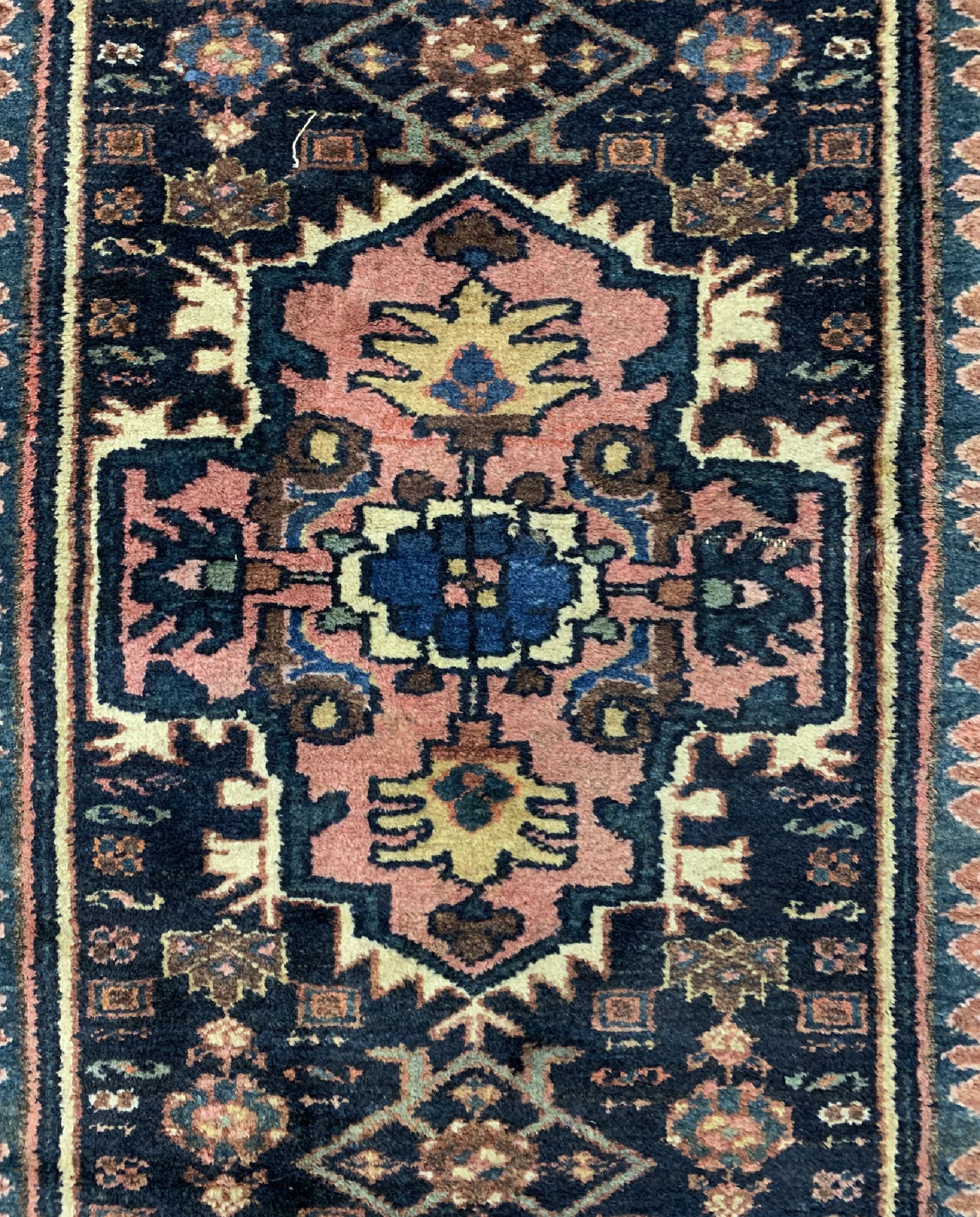 Detail b: Hamadan alt, Persien, um 1940, Wolle auf Baumwolle, ca. 220 x 117 cm, EHZ: 2