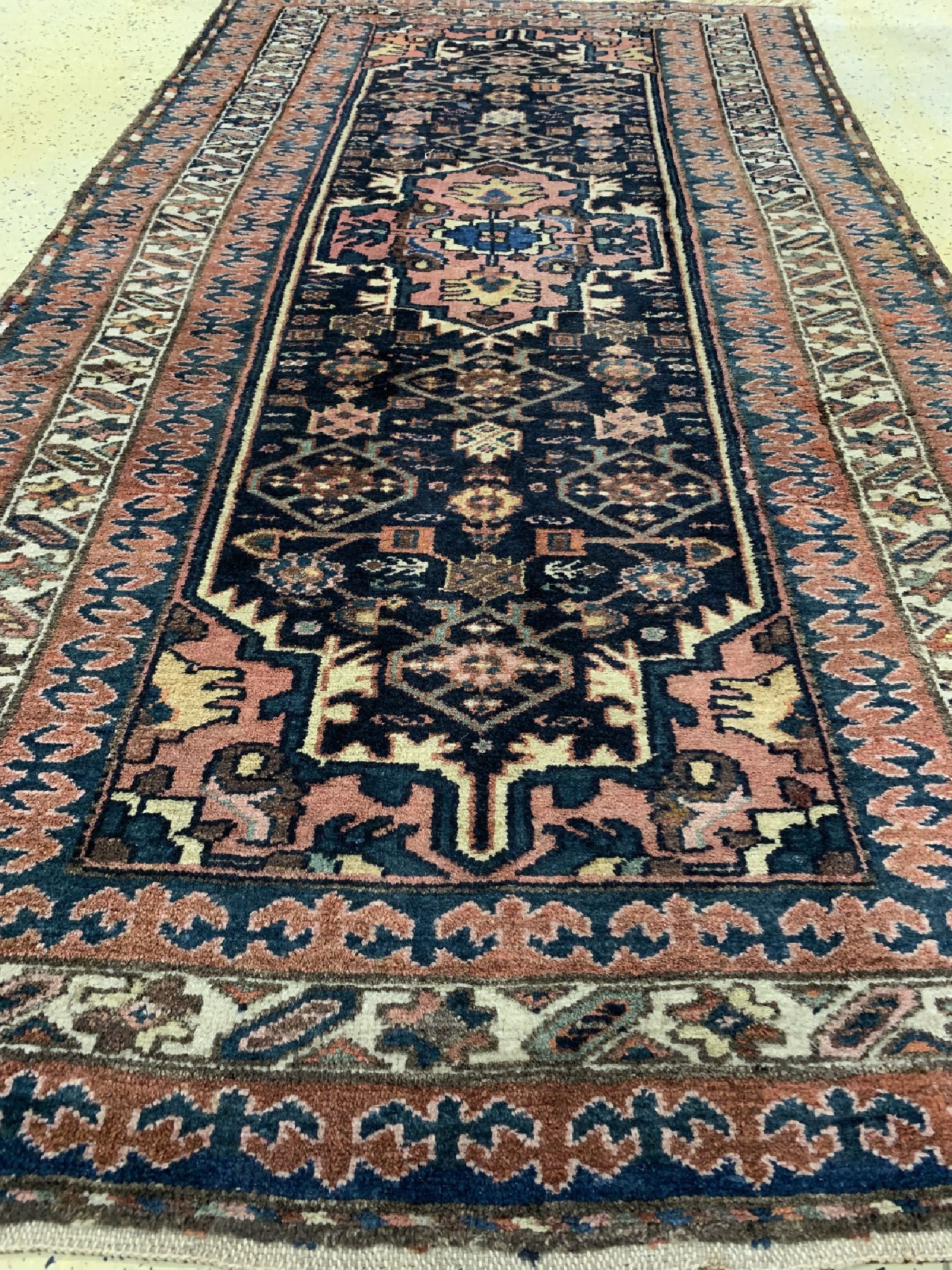 Detail c: Hamadan alt, Persien, um 1940, Wolle auf Baumwolle, ca. 220 x 117 cm, EHZ: 2