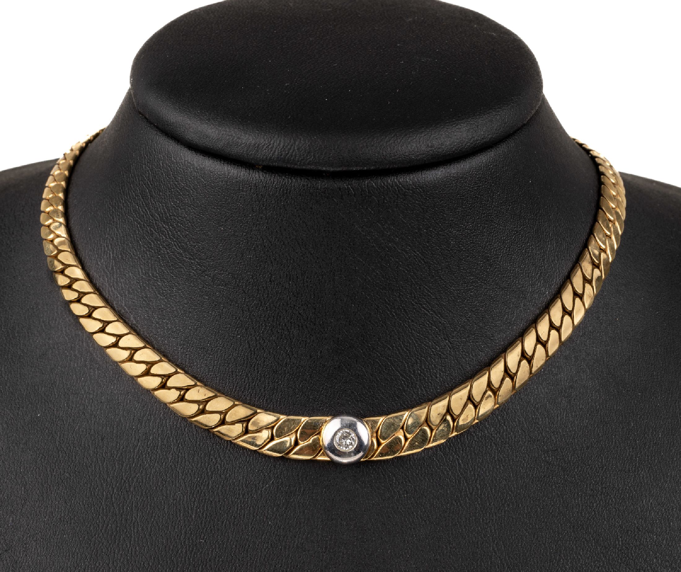 14 kt Gold Brillant-Collier, GG/WG 585/000,1 Brillant Solitär in WG gefasst ca. 0.15 ct Weiß/si2, ca. 18.3 g, L. ca. 45 cm, Karabinerschließe