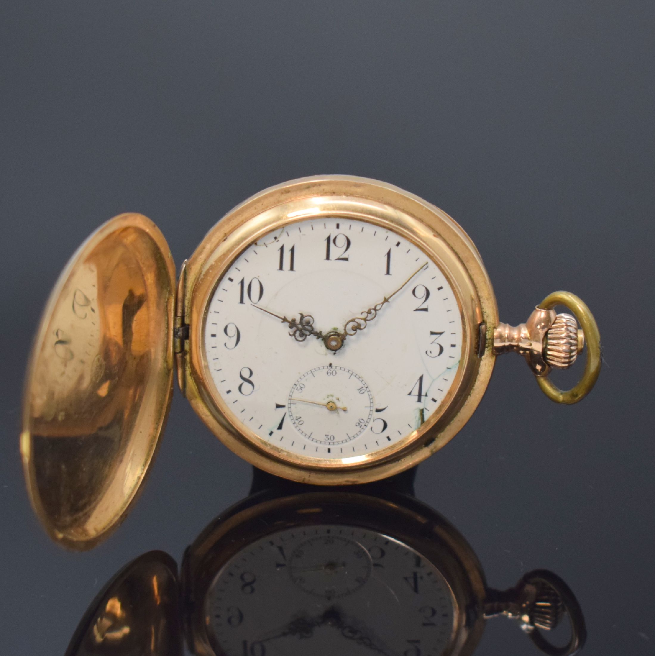 IWC Herrensavonette in RG 585/000, Schweiz um 1908, guill. Geh. dell., Sprungdeckel m. Monogrammspiegel, Metallcuvette, Emailzifferbl. riss./besch., ...