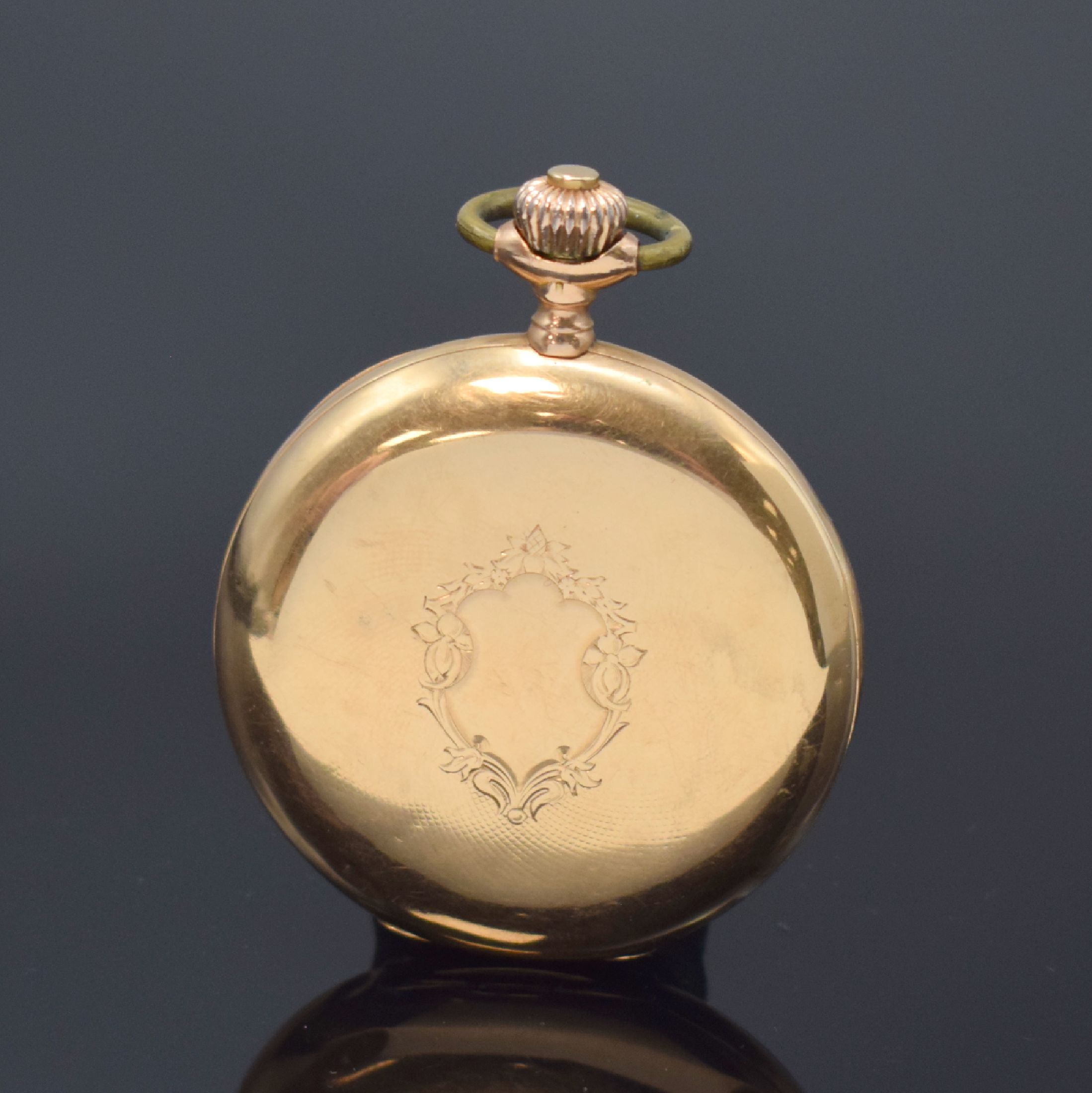 Detail b: IWC Herrensavonette in RG 585/000, Schweiz um 1908, guill. Geh. dell., Sprungdeckel m. Monogrammspiegel, Metallcuvette, Emailzifferbl. riss./besch., ...