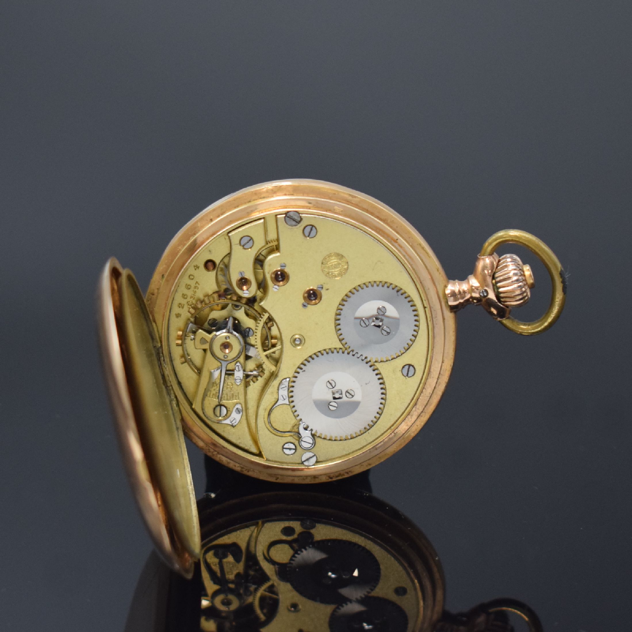 Detail f: IWC Herrensavonette in RG 585/000, Schweiz um 1908, guill. Geh. dell., Sprungdeckel m. Monogrammspiegel, Metallcuvette, Emailzifferbl. riss./besch., ...