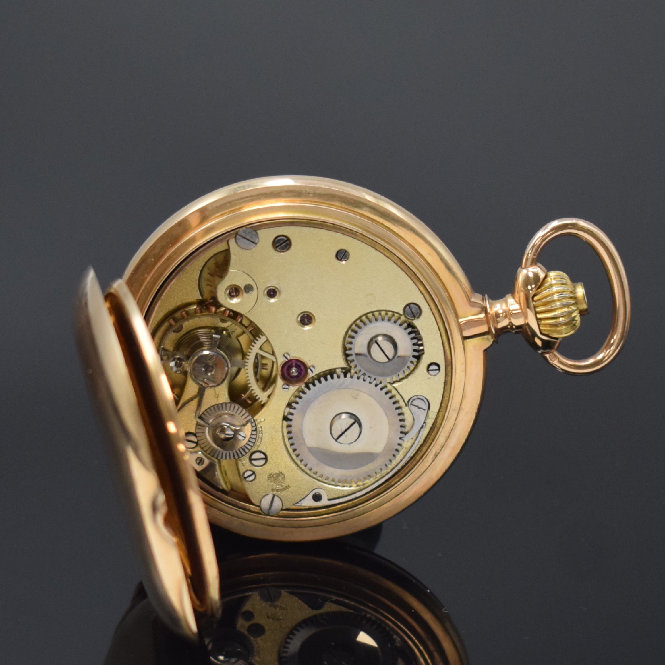 Detail f: SYSTEME GLASHÜTTE Herrensavonette in RoseG 585/000, Schweiz um 1920, guill. Geh., Goldcuvette, Sprungdeckel m. Monogrammspiegel, Emailzifferbl. m. ...